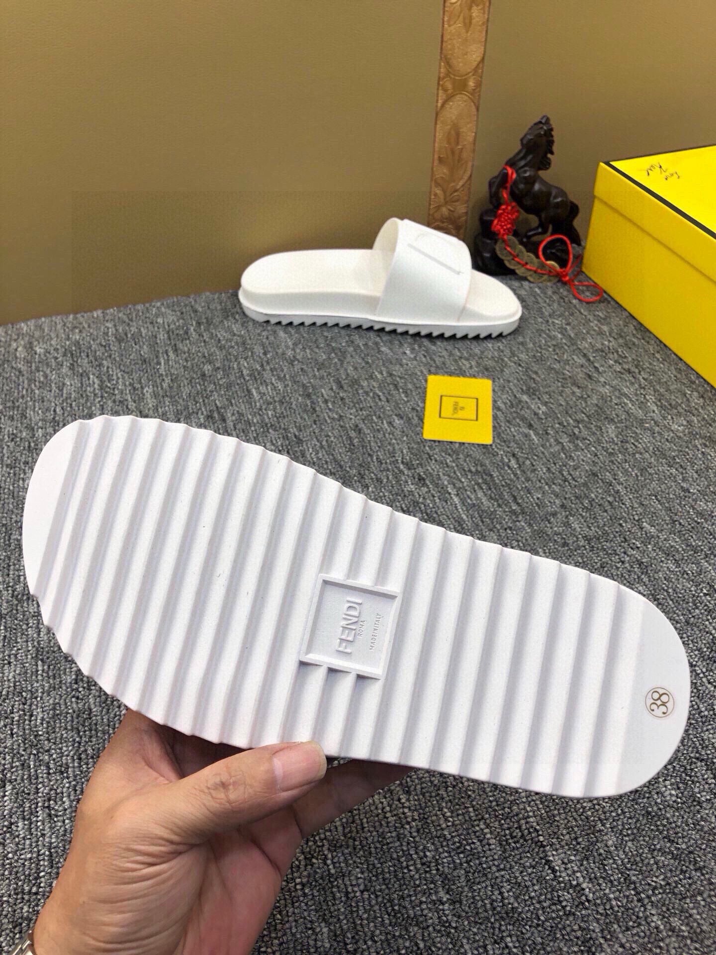 Z5Z35F283 Popular Slippers