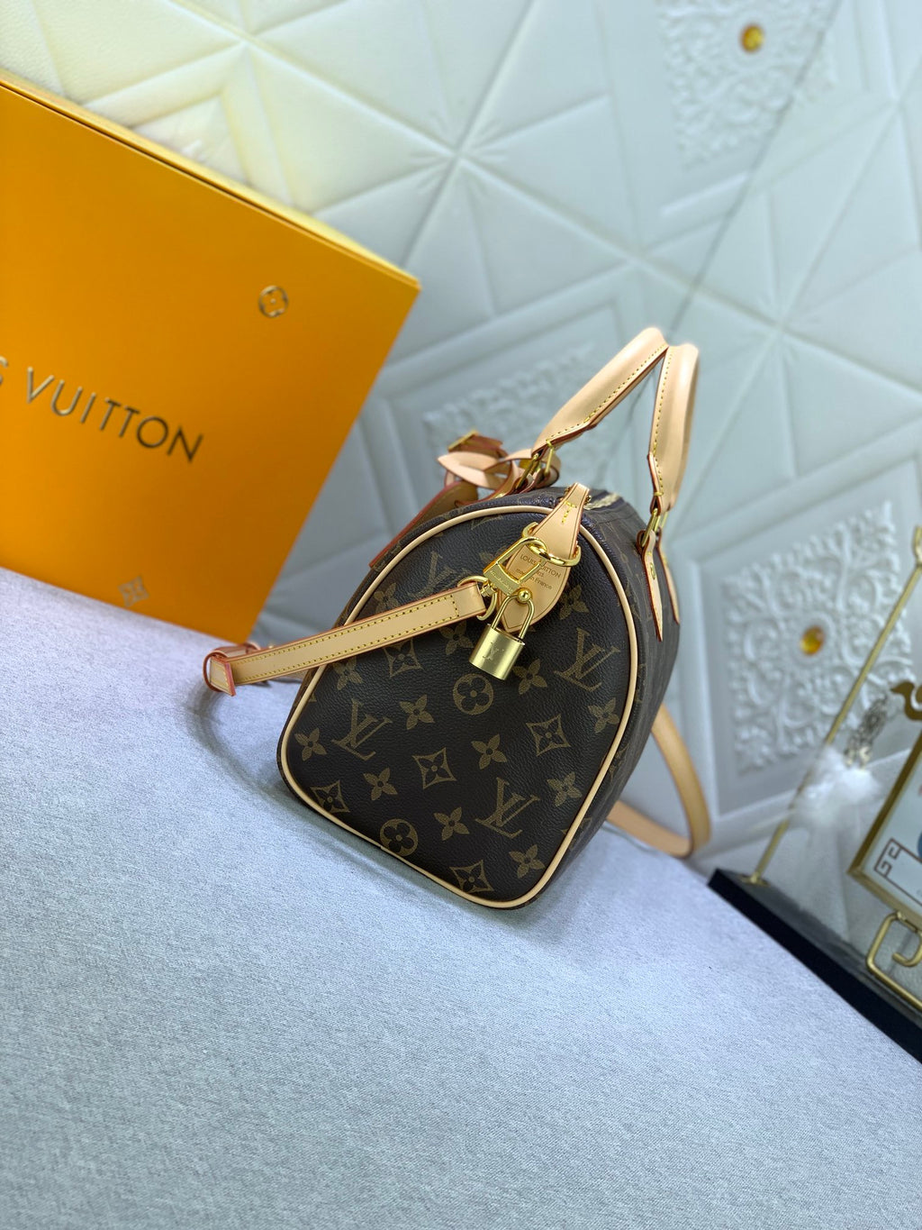 B12X44E268 Popular  leather bag 