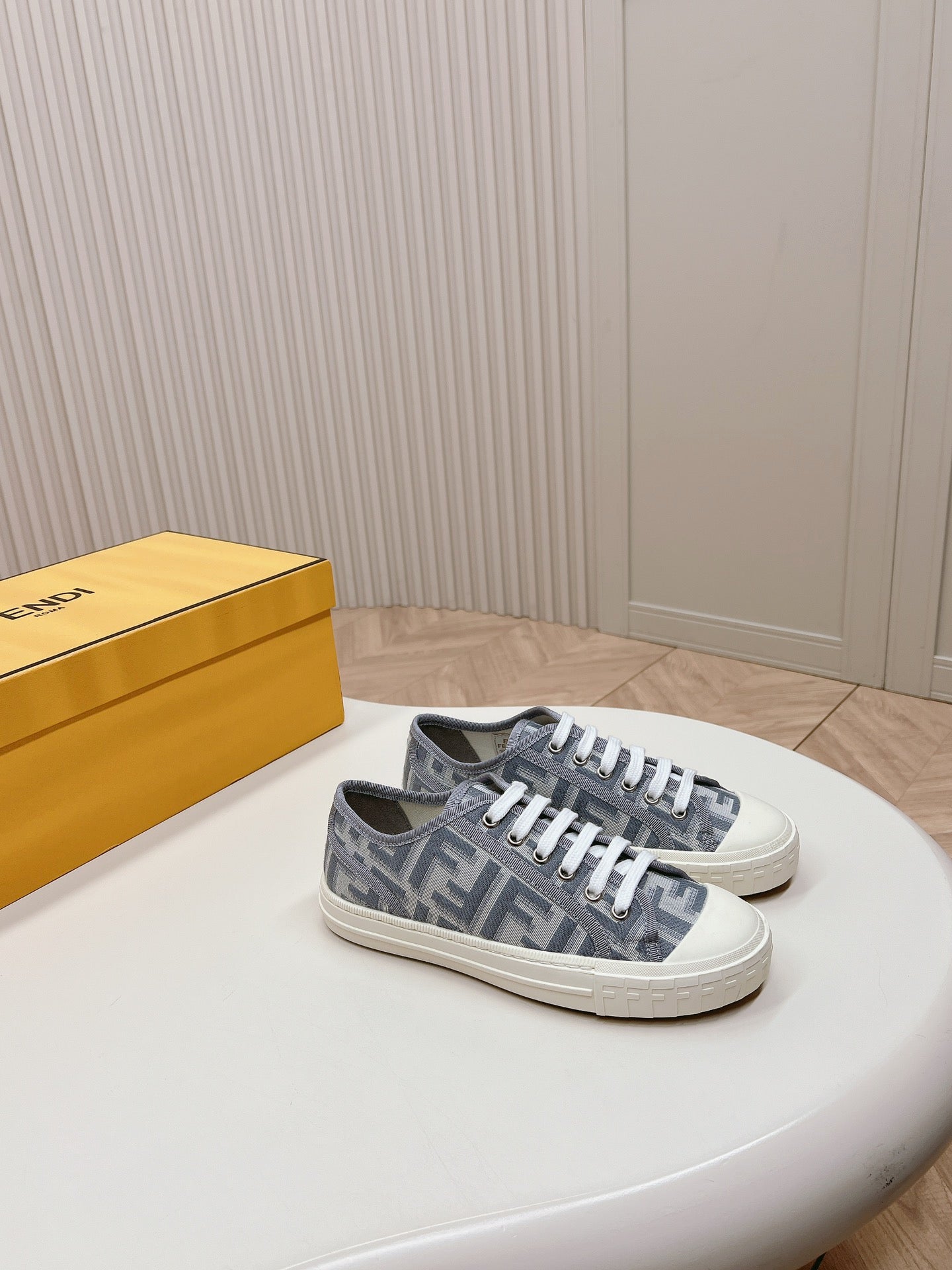 Z2Q105F423 Popular high-quality Shoes