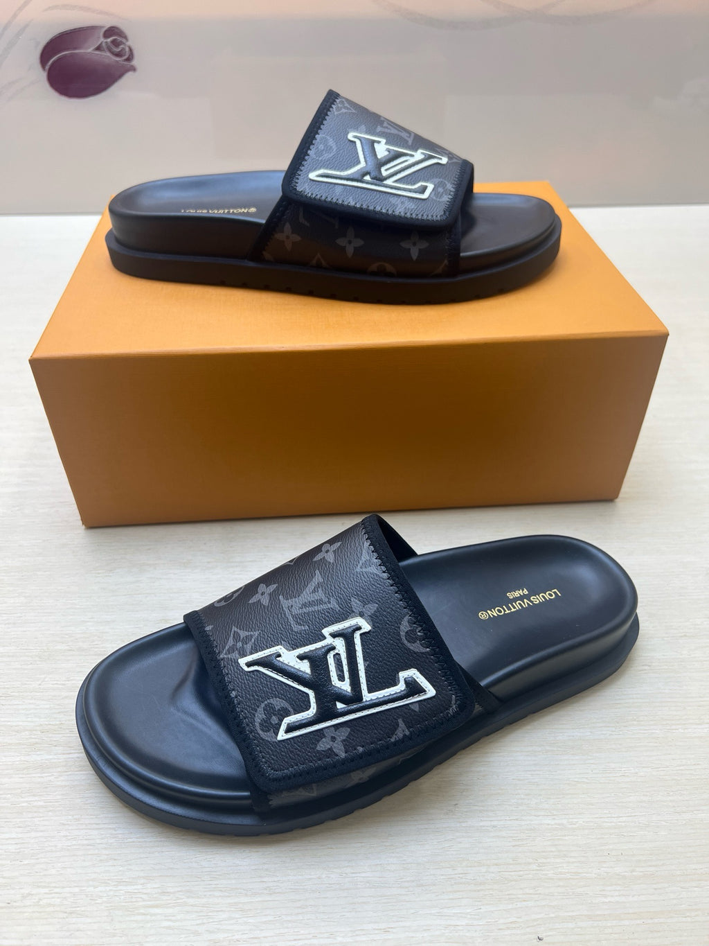 Z5R66E21 Popular  Slippers