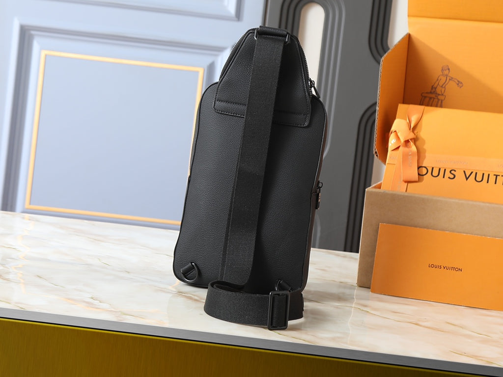 B1P46E24 Popular leather bag