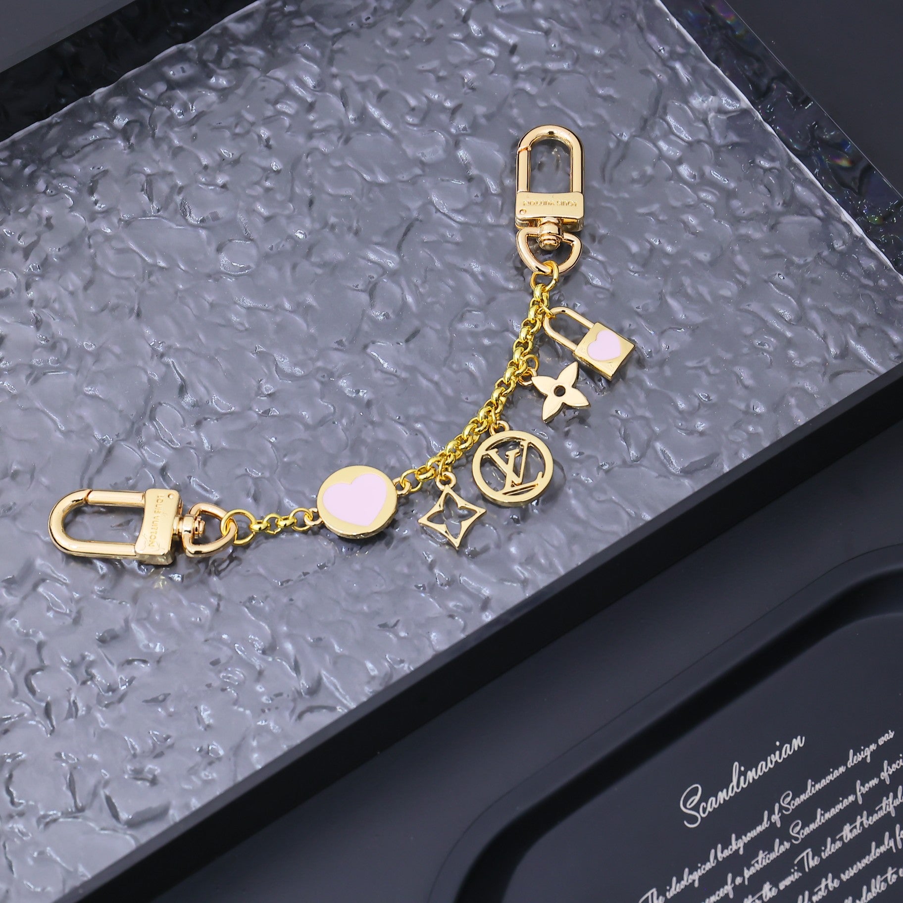 A1Z84E17  Popular Keychains