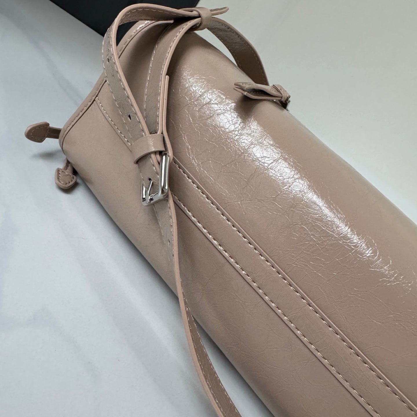 B1R76A21 Popular leather bag