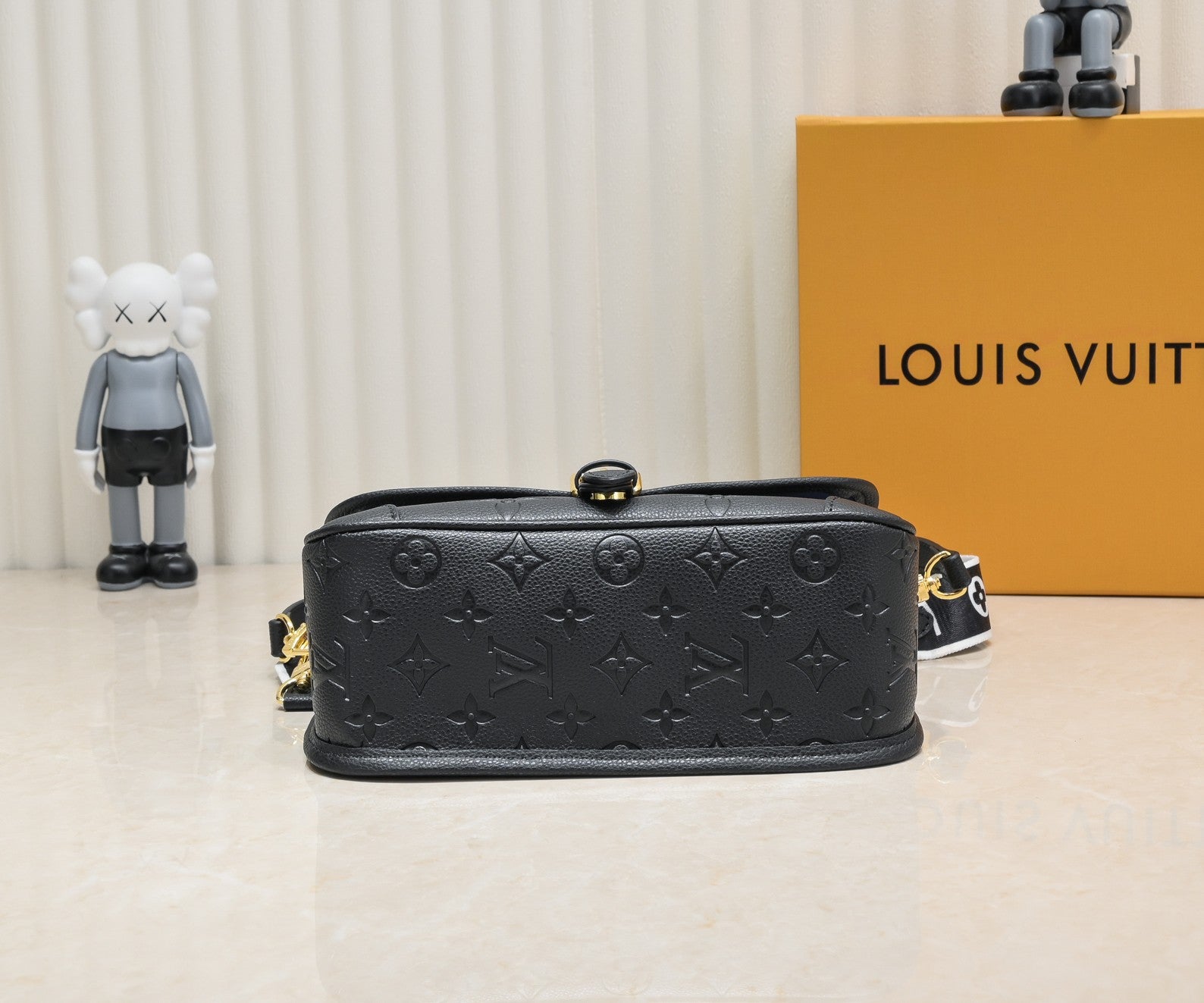 B1P36E40 Popular leather bag