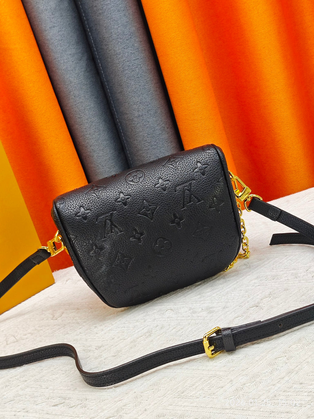 B1P46E75 Popular leather bag