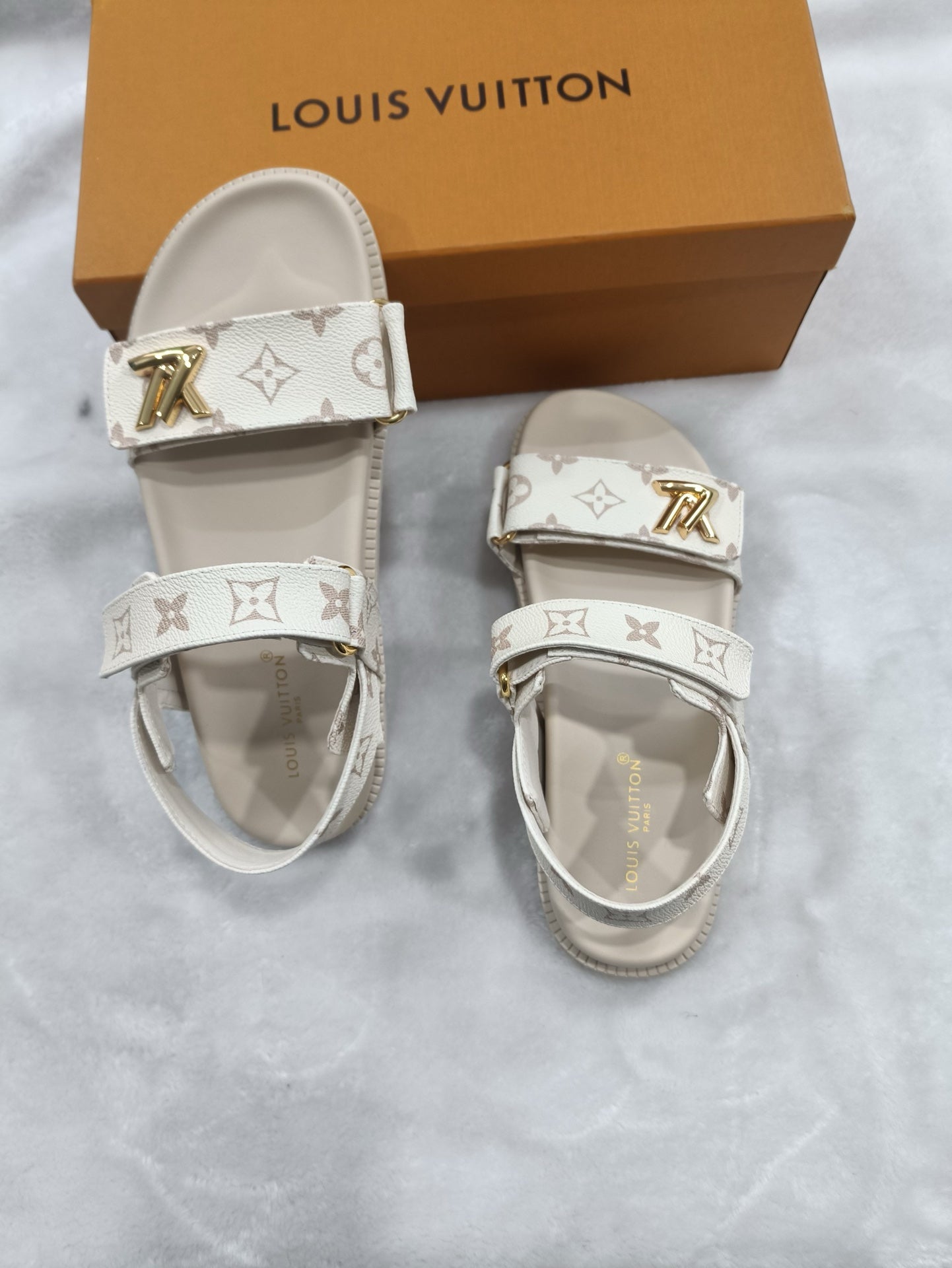 Z5LE211 Popular sandals