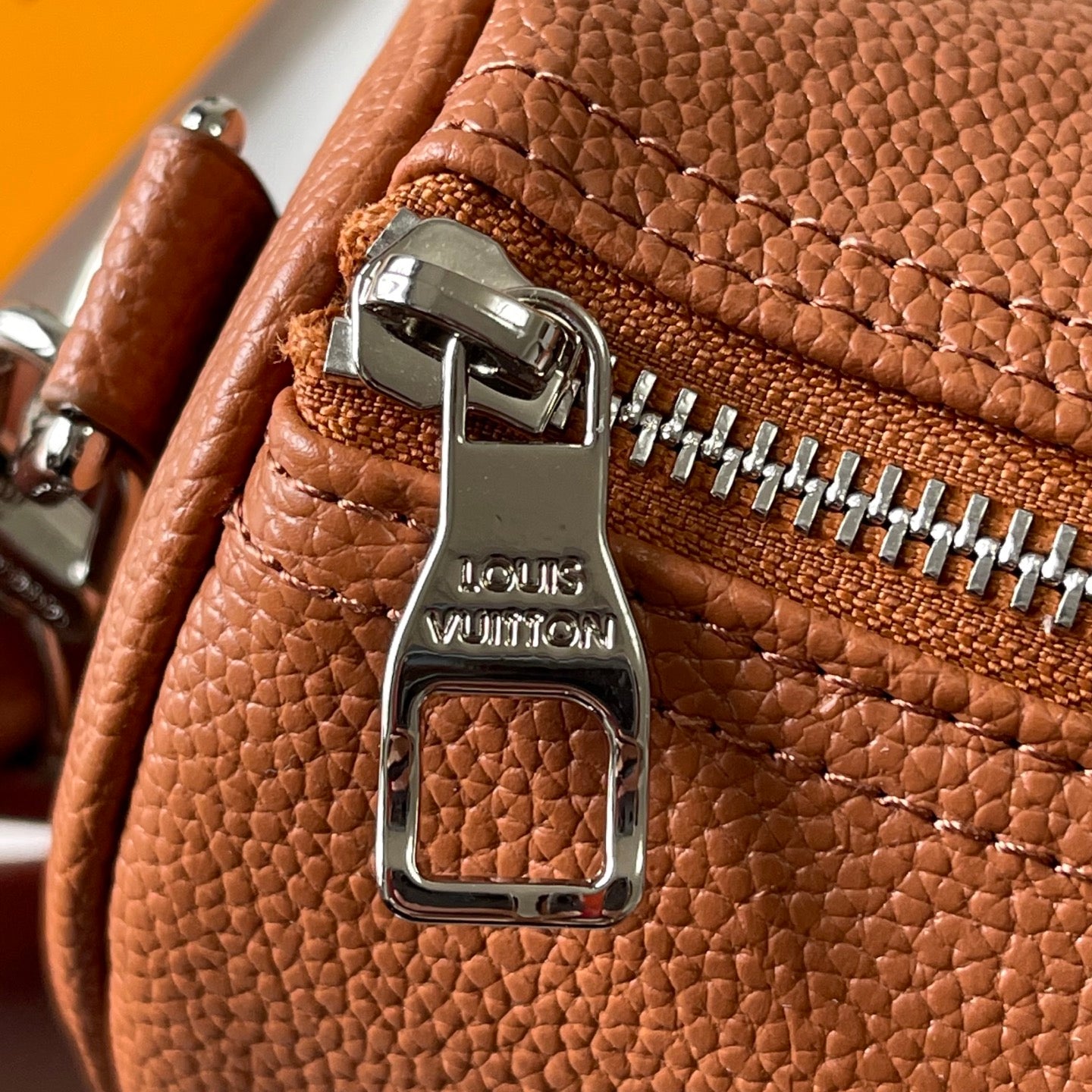 B1P46E31 Popular leather bag