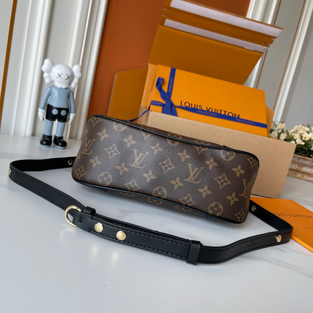 B1R76E01 Popular leather bag