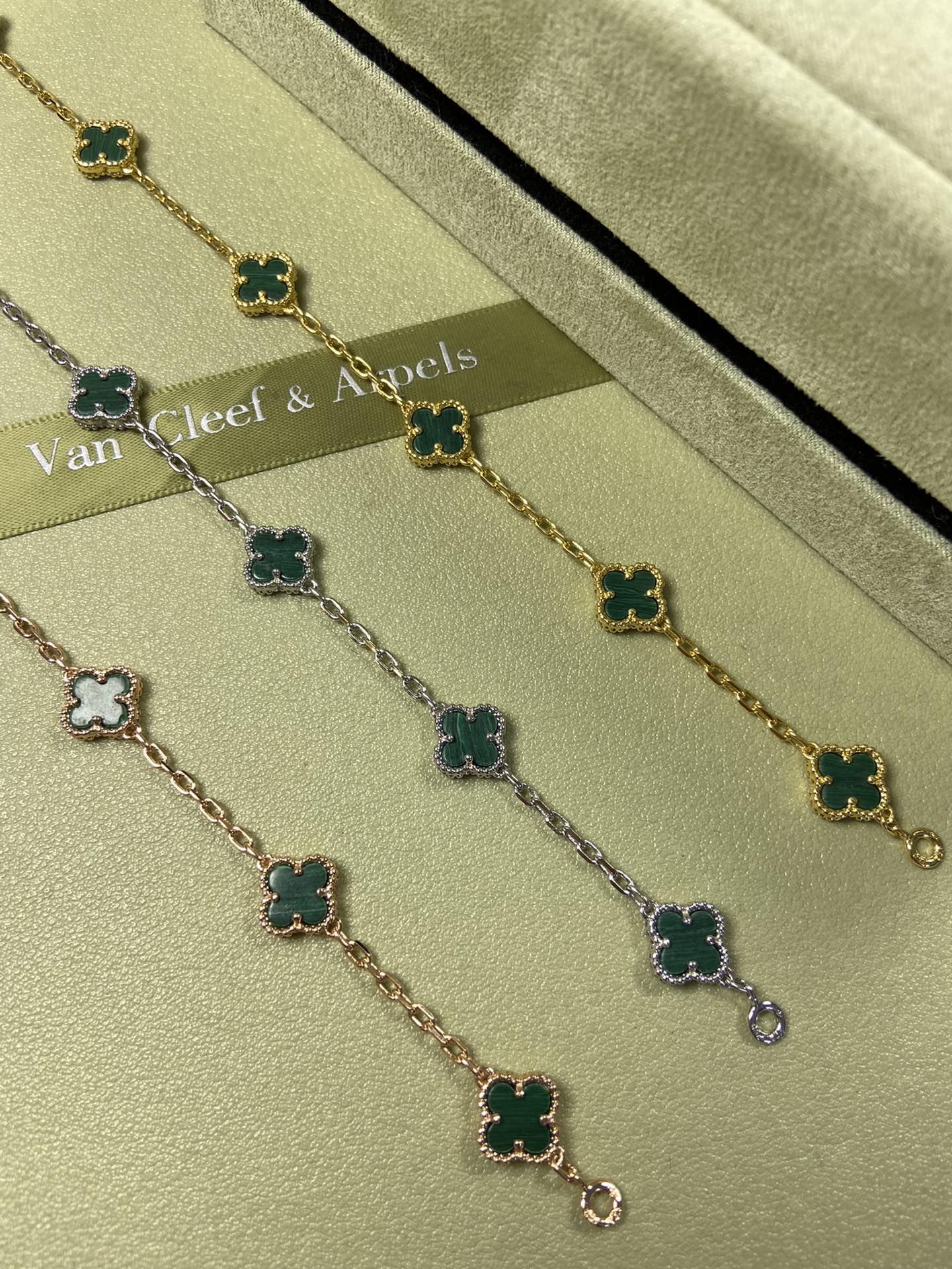 X5X94VA183K  Popular bracelets 6 flowers mini size 0.9cm flower