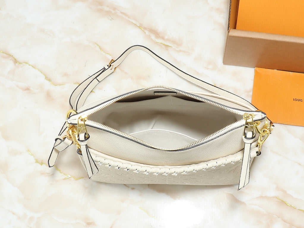 B1W35E115 Popular leather bag