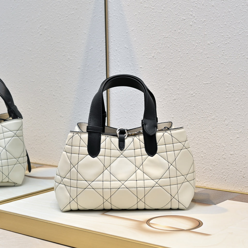 B1R76D40 Popular leather bag