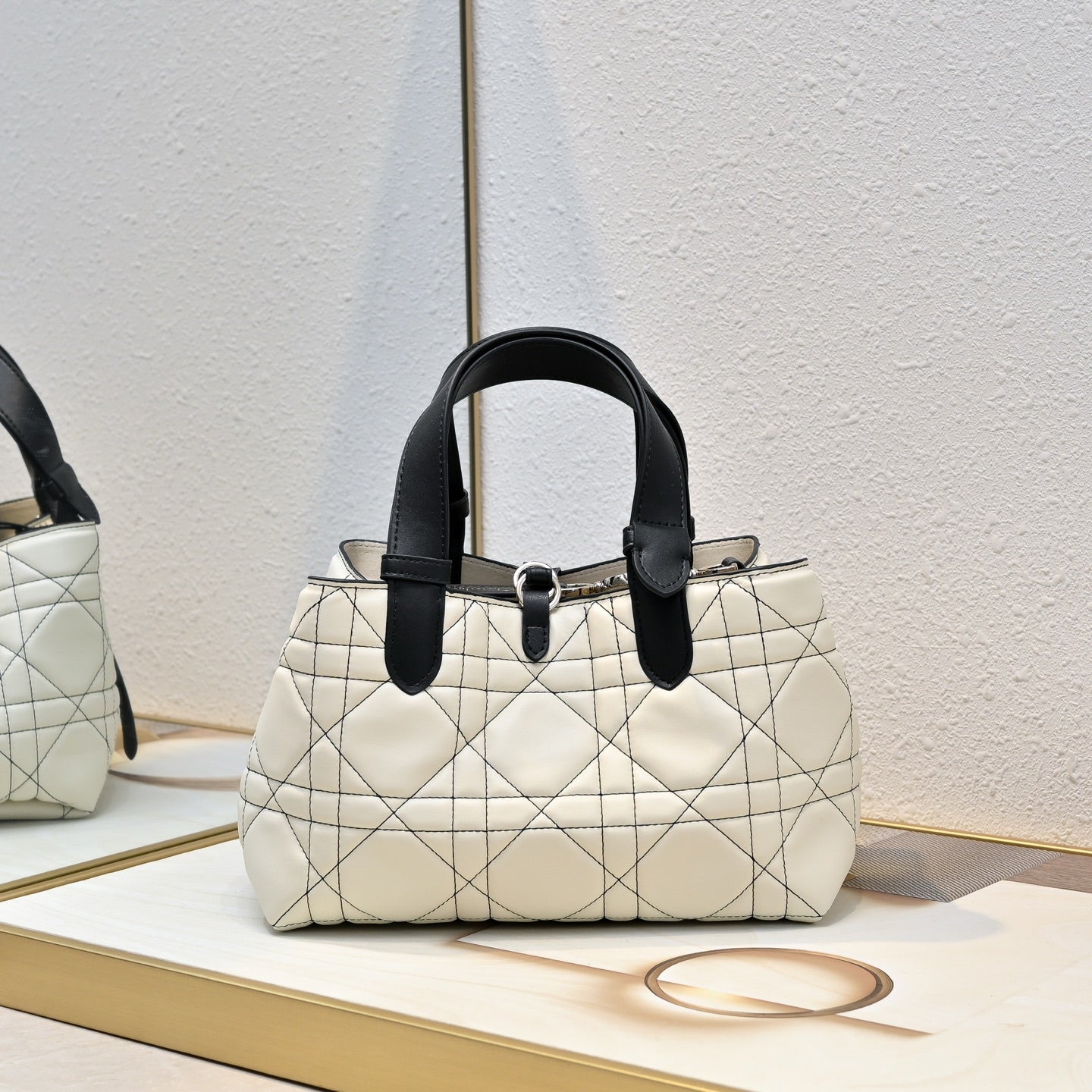 B1R76D40 Popular leather bag