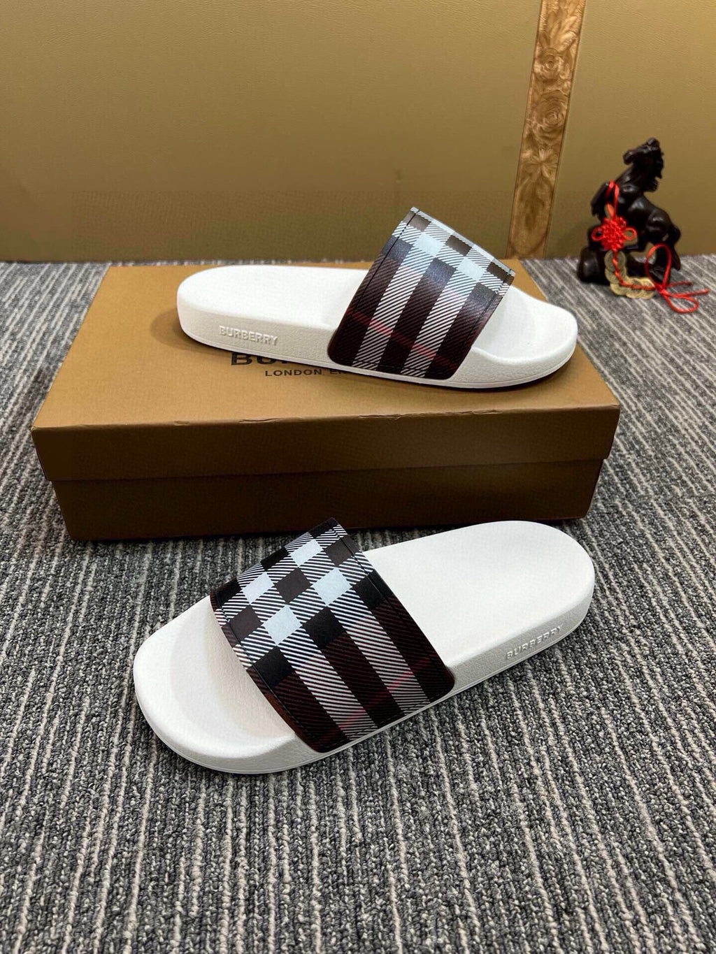 Z5Z35R261 Popular Slippers