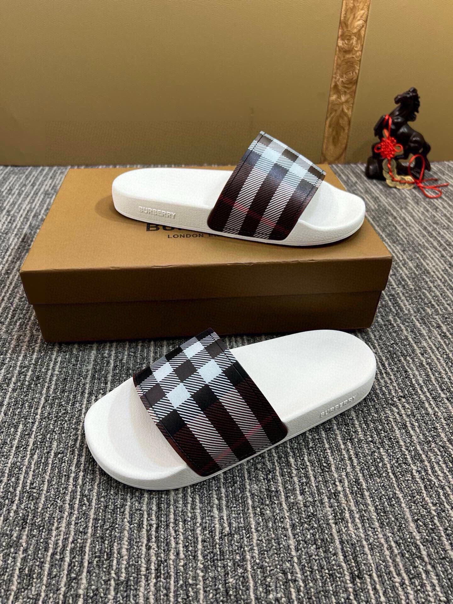 Z5Z35R261 Popular Slippers