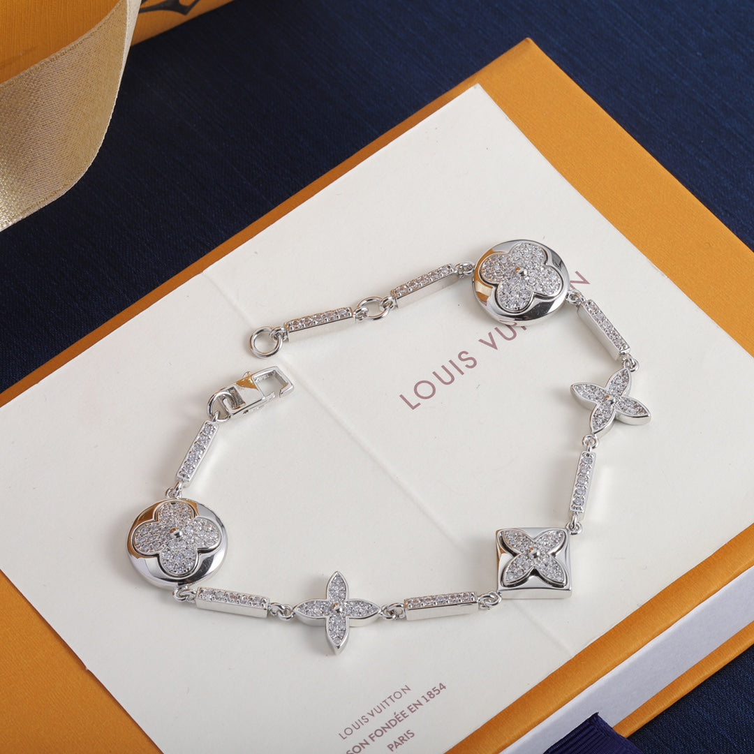 X1X34E602X  Popular Bracelets
