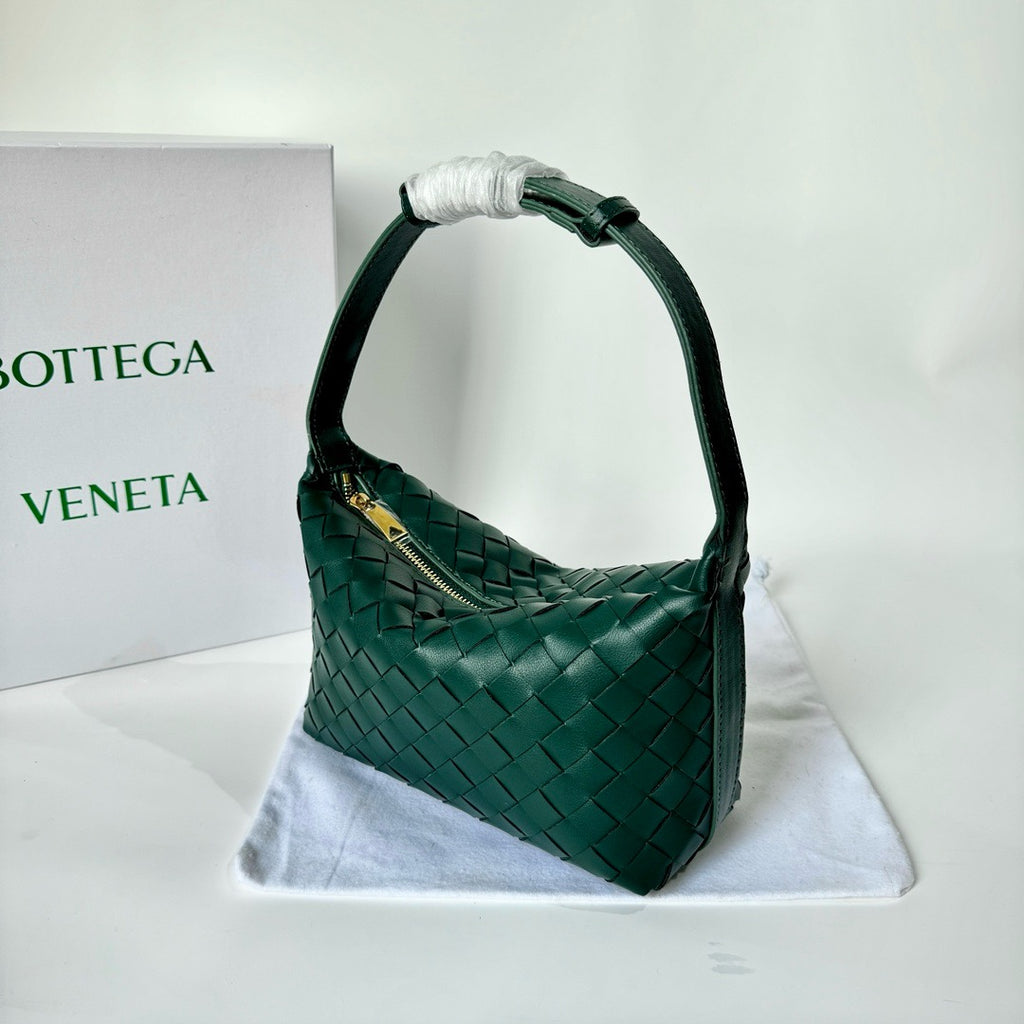 B1X76A10  Popular leather bag