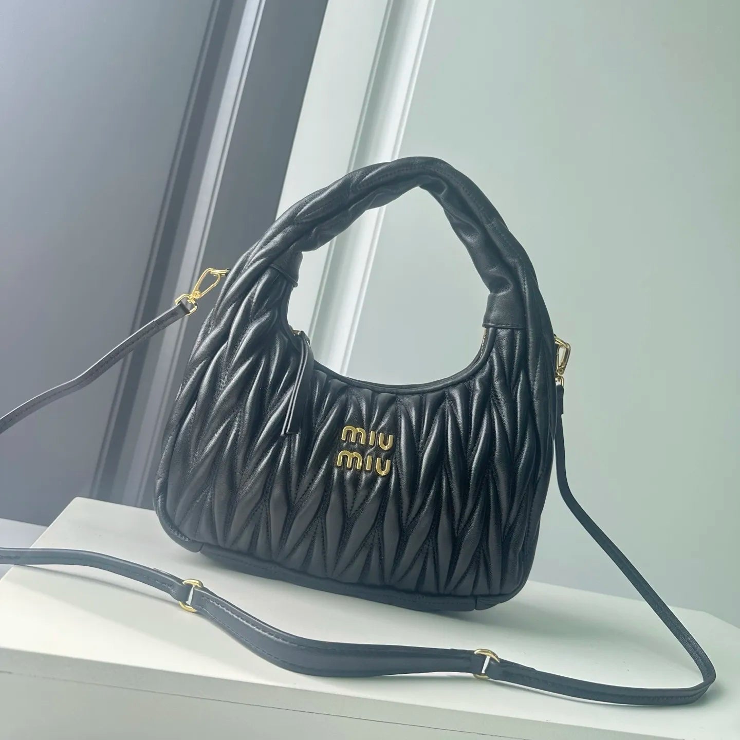 B1P46A121 Popular leather bag（29x24x10cm）