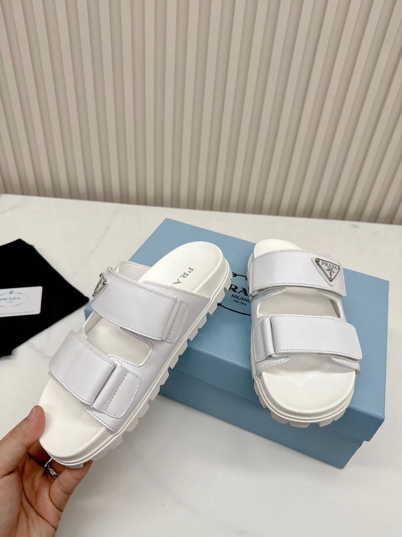 Z1ZPD26 Popular sandals