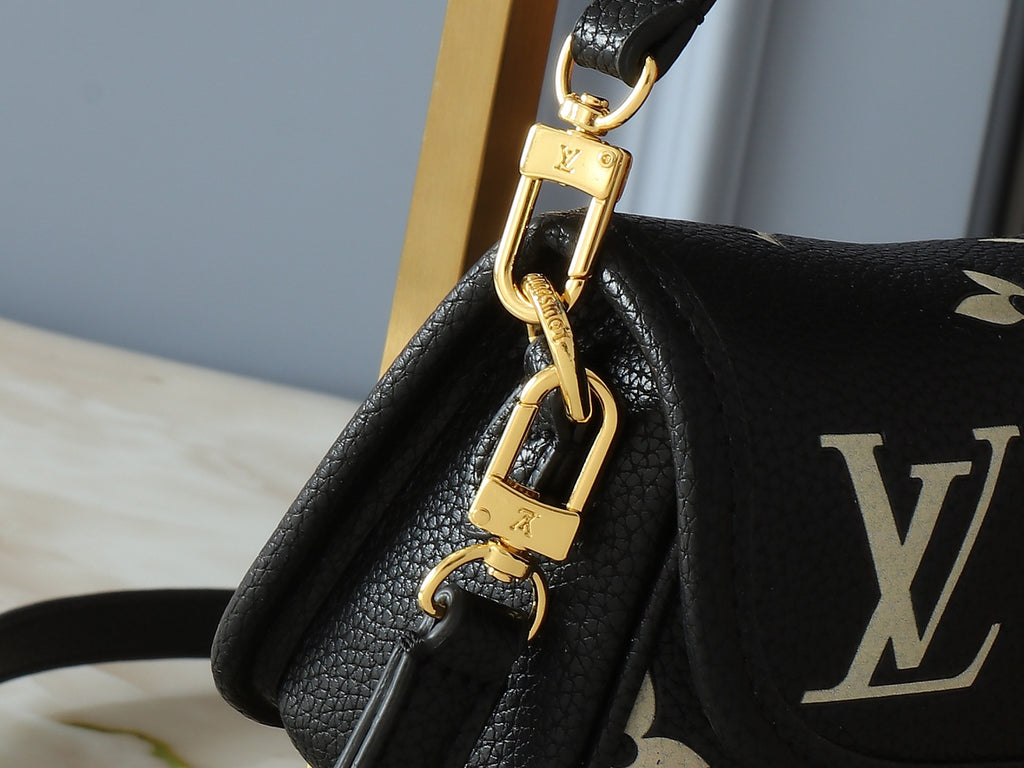 B1X45E4 Popular leather bag