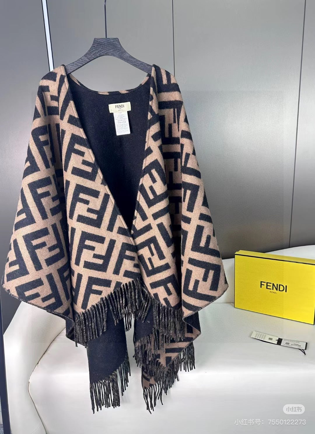 W1R86F19 Popular cape