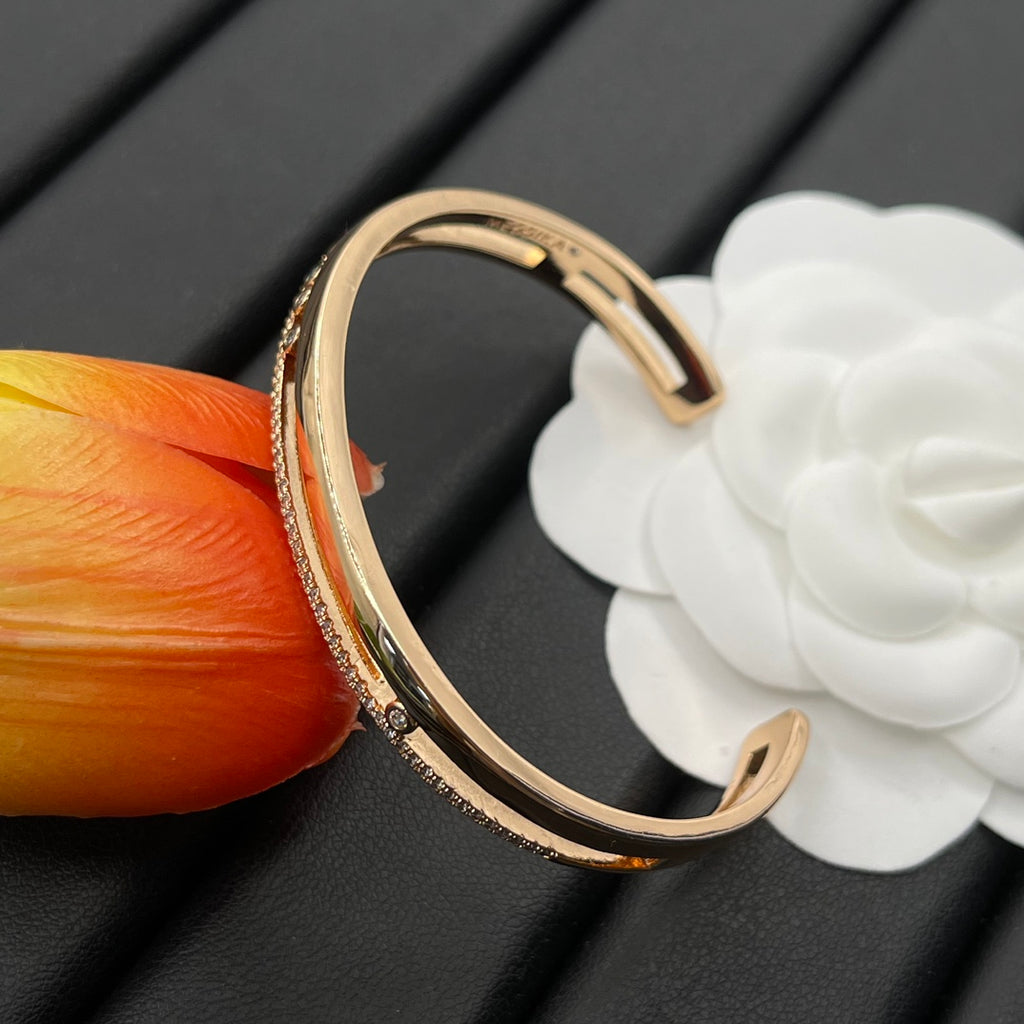 X1Z94A762K  Popular Bracelets