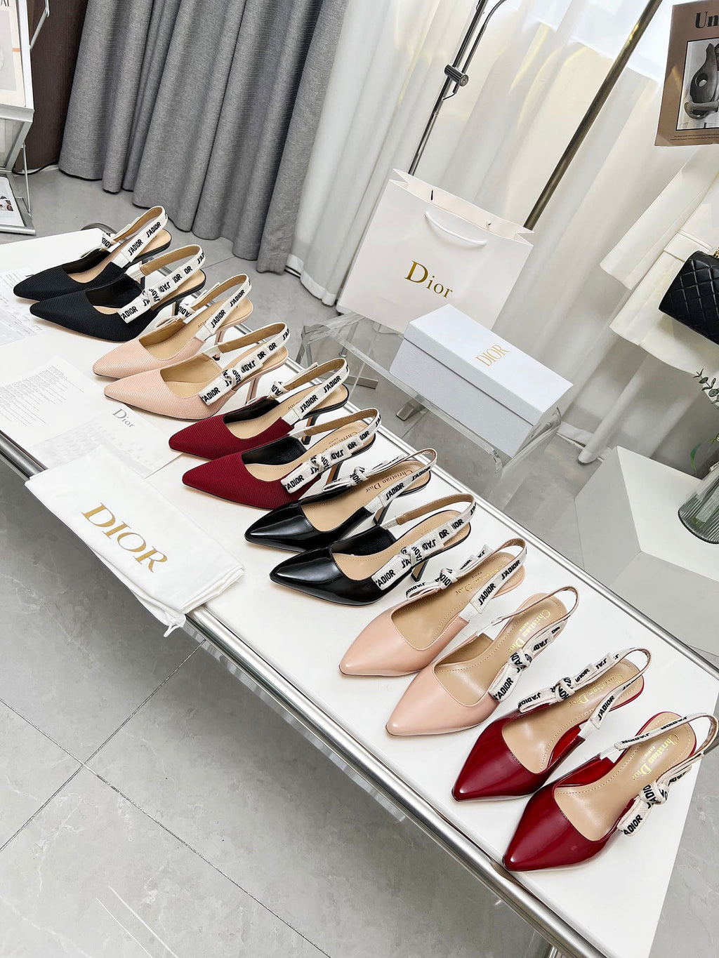 Z2Q55D44  Popular leather High heels