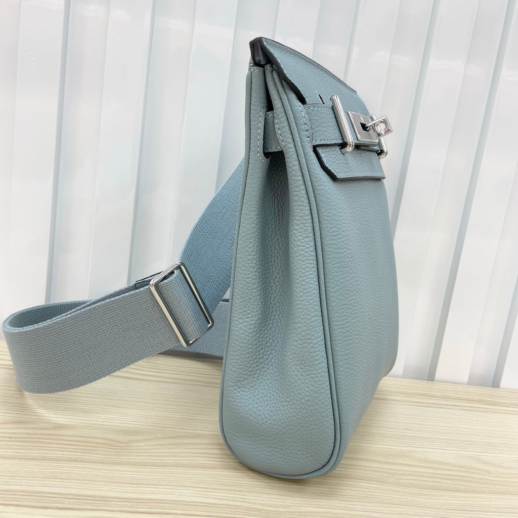 B1P36H46 Popular leather bag