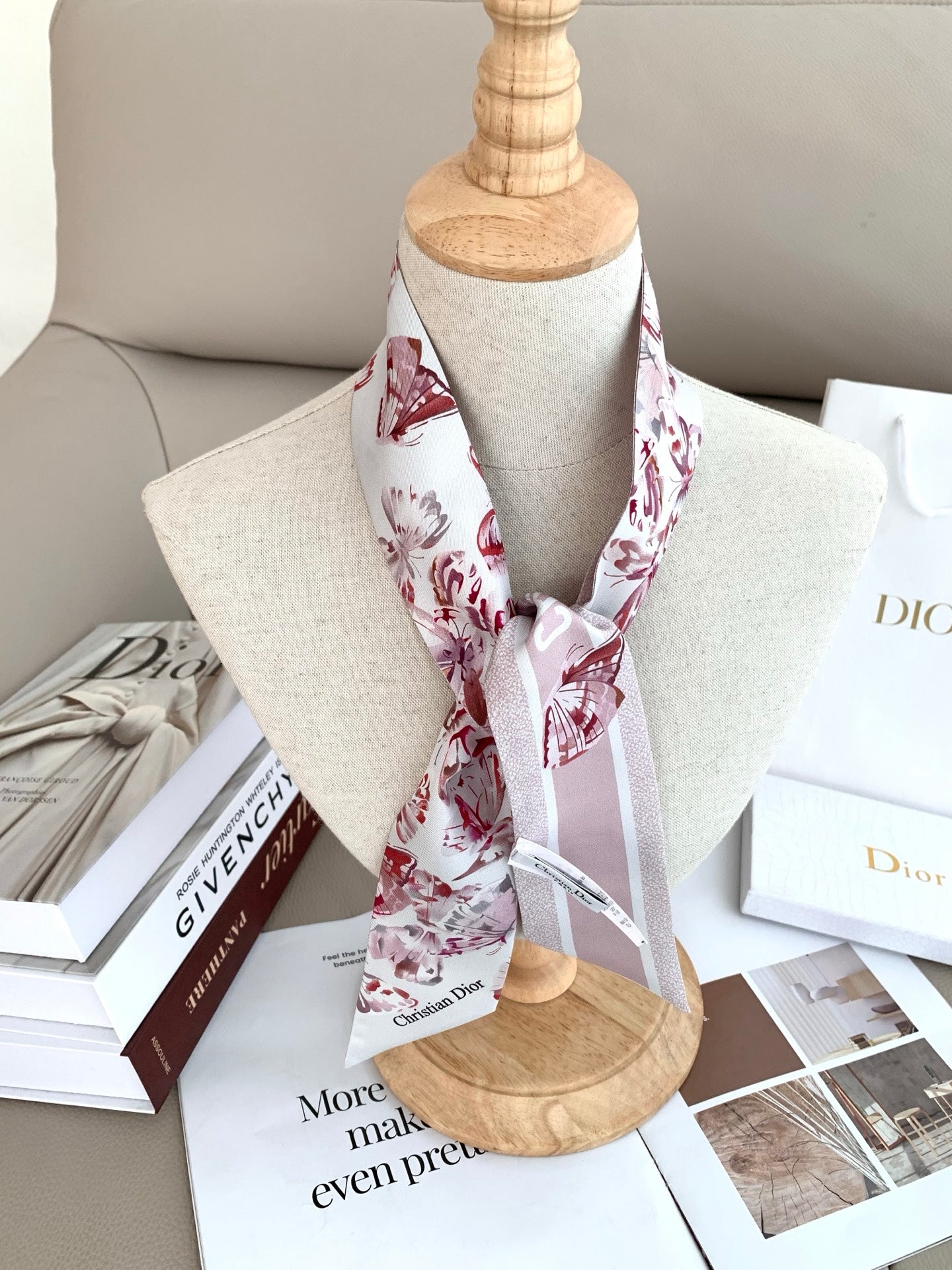 W1N46D41 Popular Silk Scarve