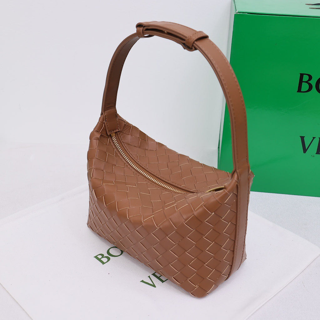 B1X76A10  Popular leather bag