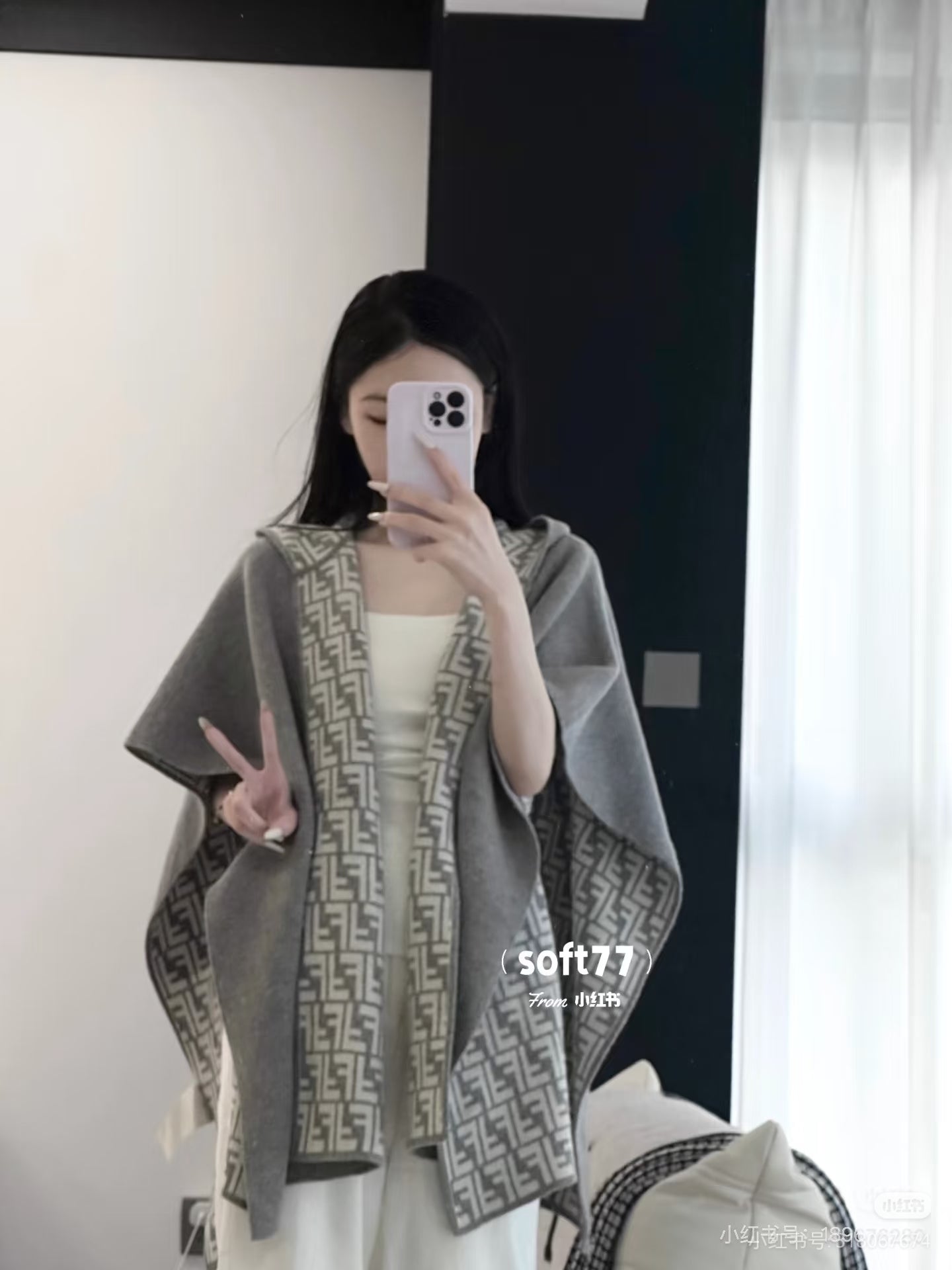 W1R86F15 Popular cape