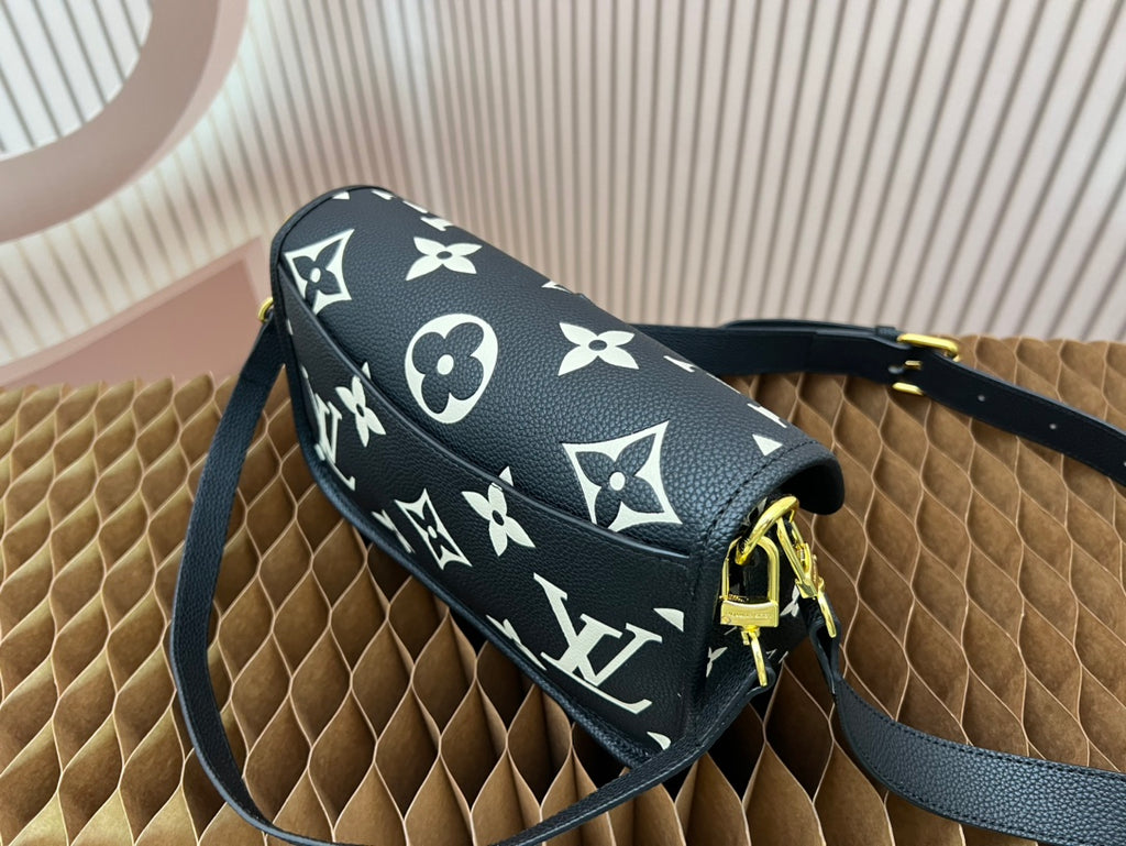 B12X73E28 Popular leather bag 