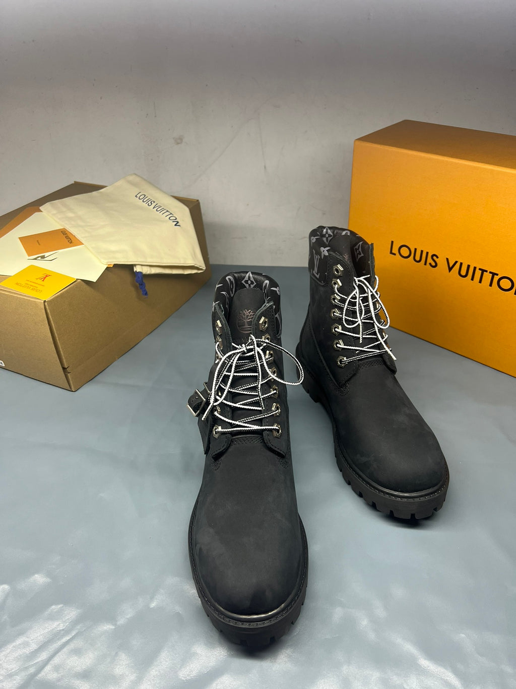 Z2Q105E383 Popular high-quality leather Boots