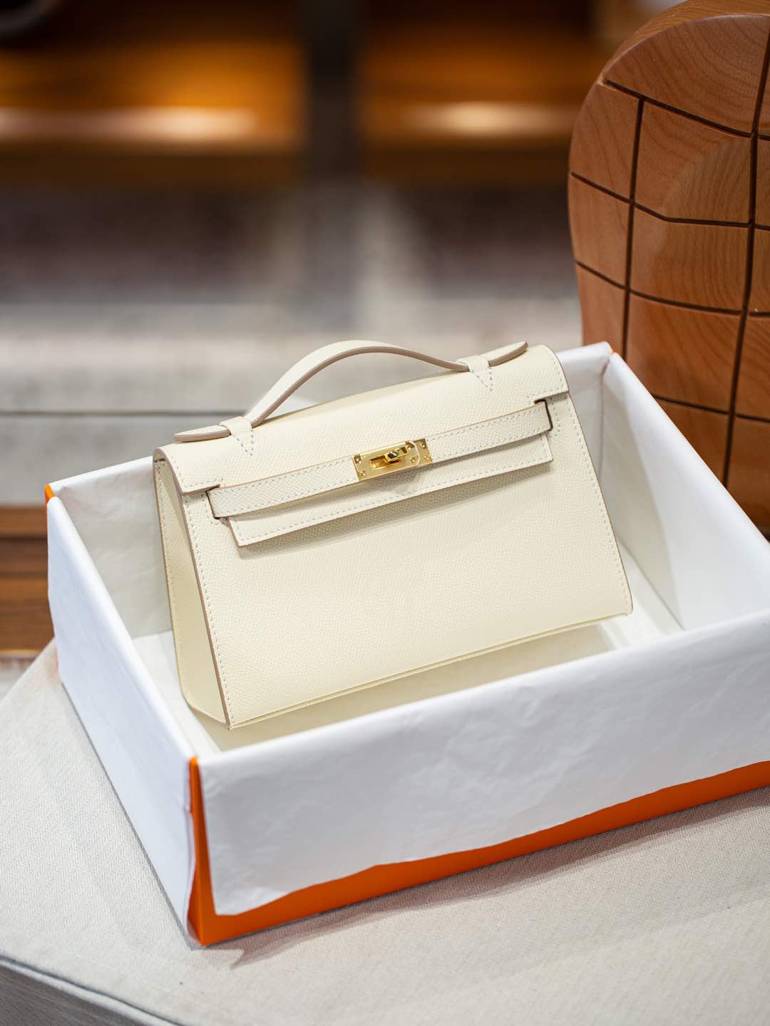 B1R66A7 Popular leather bag