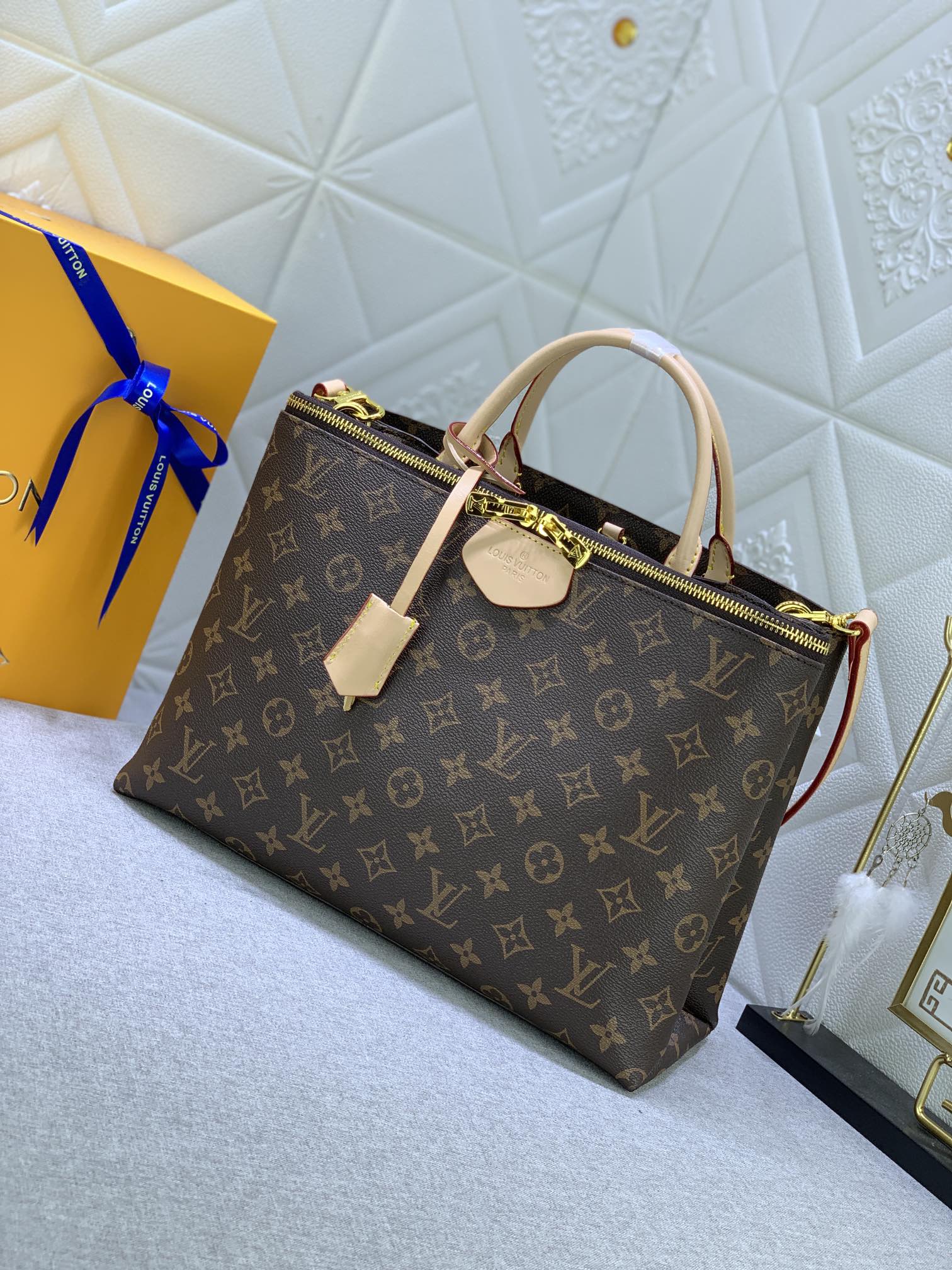 B12X44E330 Popular   leather bag 