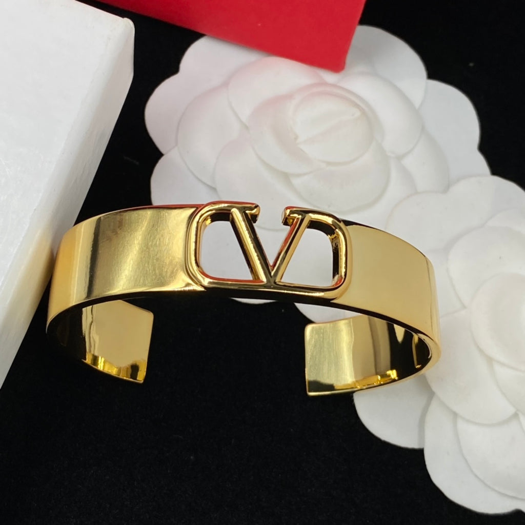 X1X33VL437K  Popular bracelet