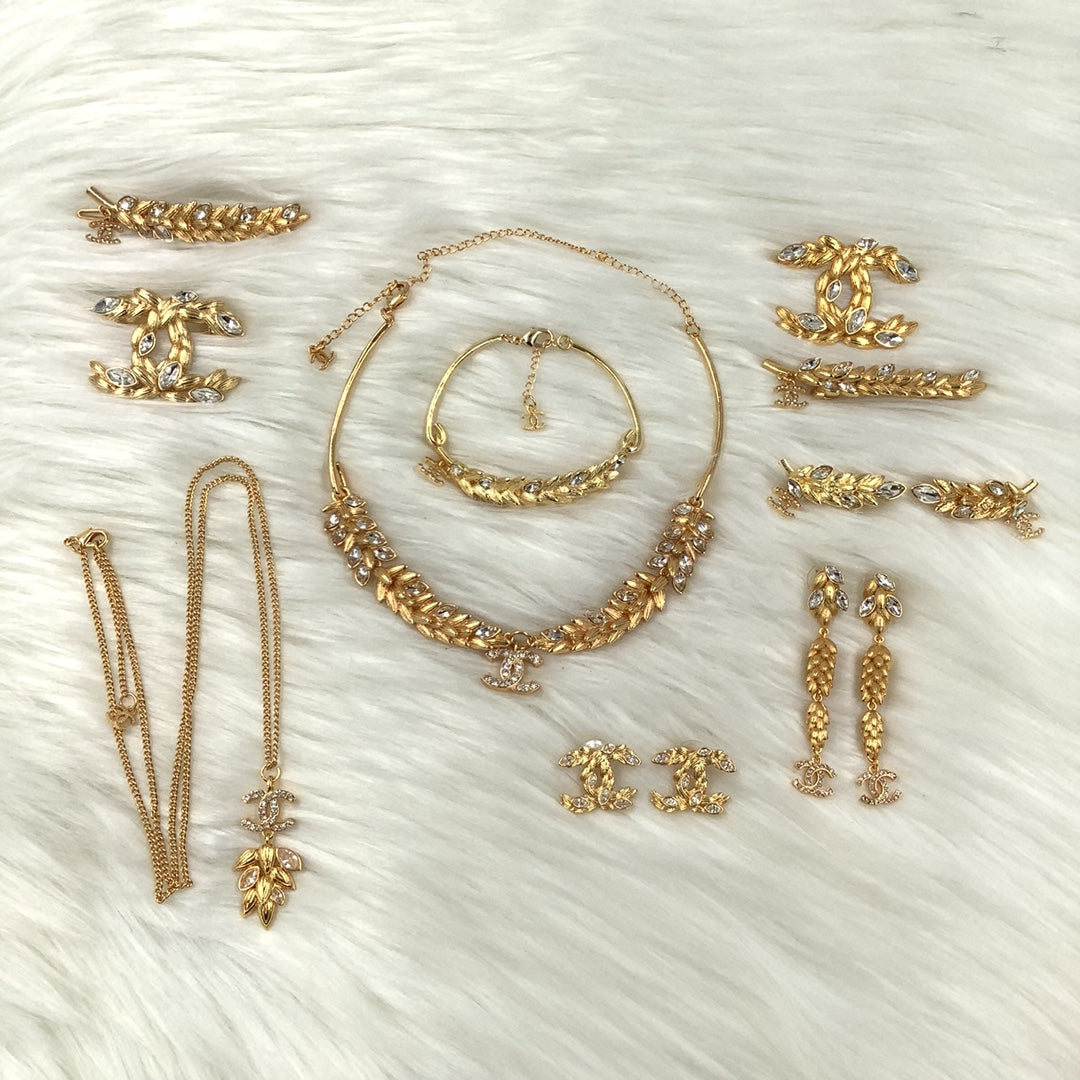 X1Q85C68X Popular Necklace . Bracelets. Earrings