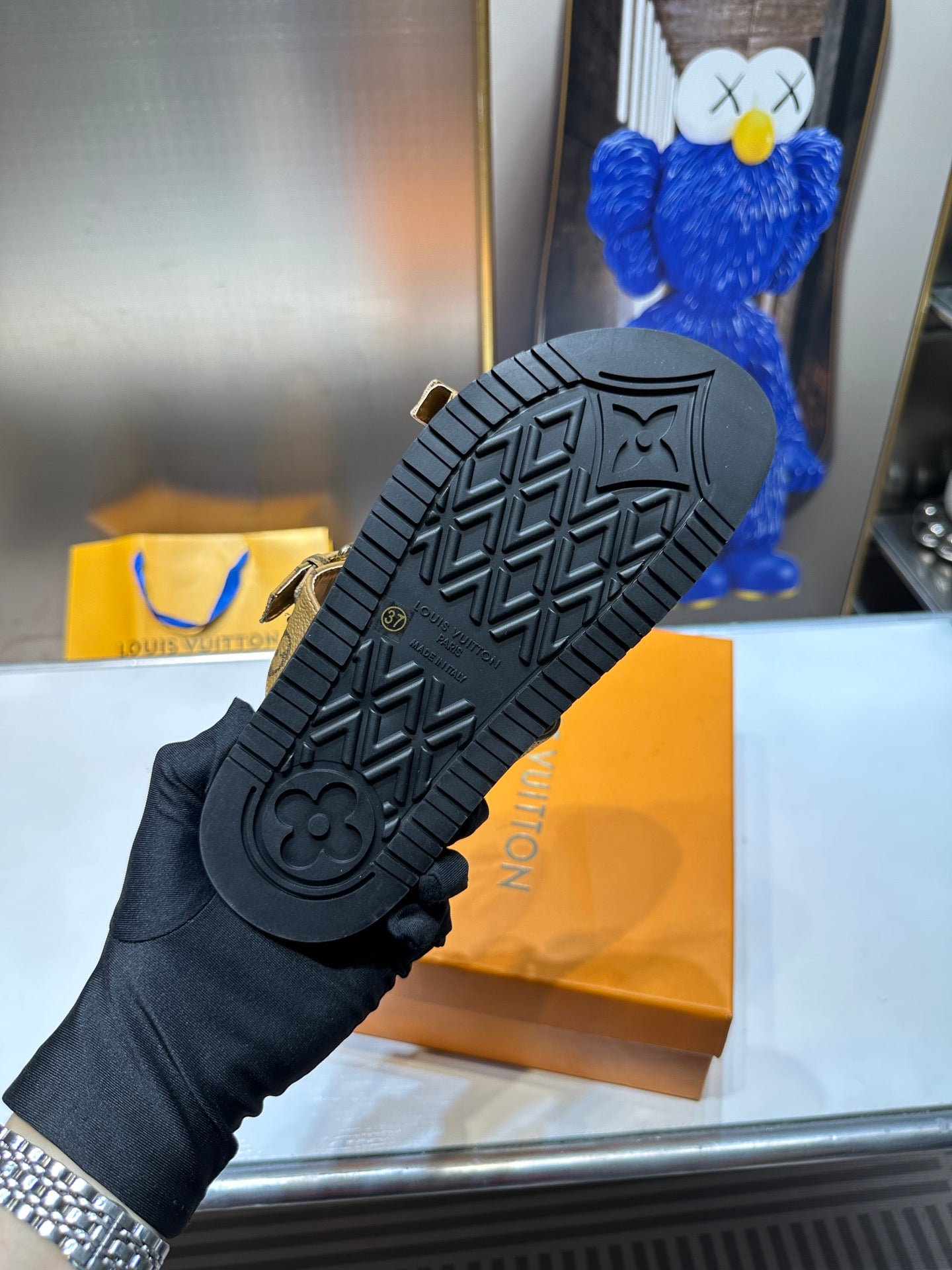 Z1ZE10 Popular sandals