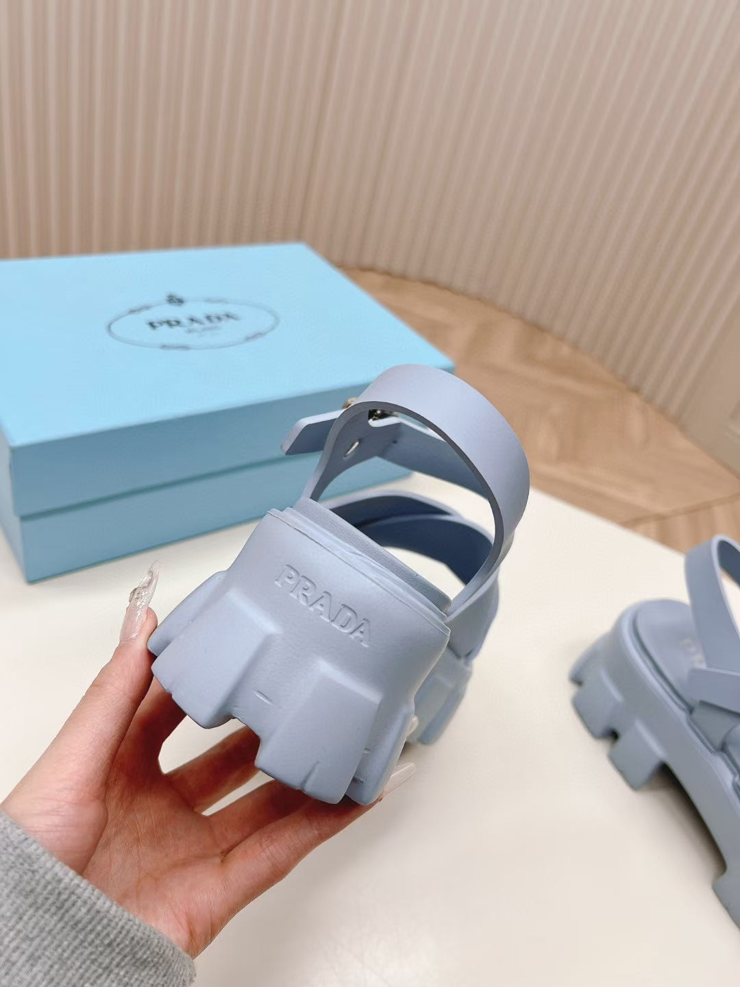 ZPX76P4 Popular sandals