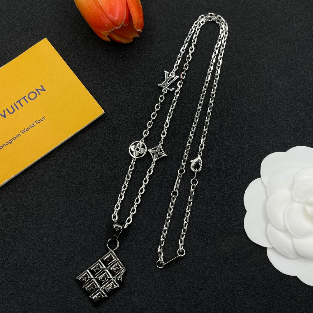 X1Q85E129X Popular Necklace