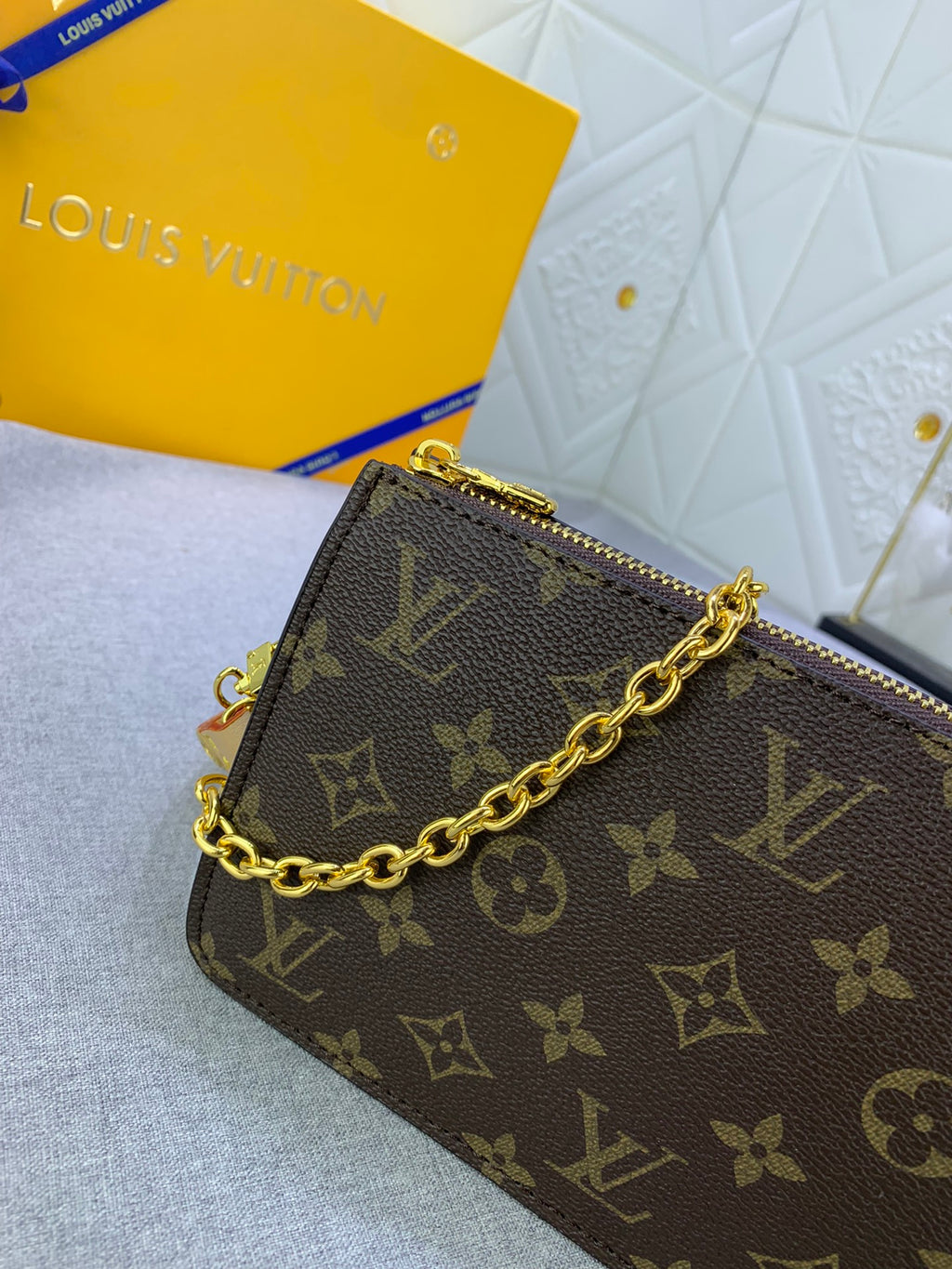 B1X34E275 Popular  leather bag 