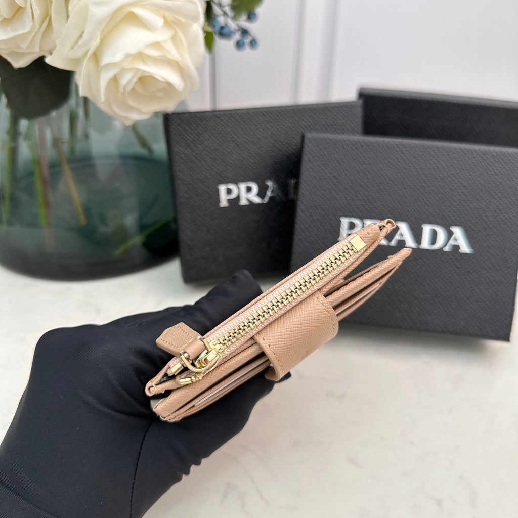 B1P36P1 Popular card holder