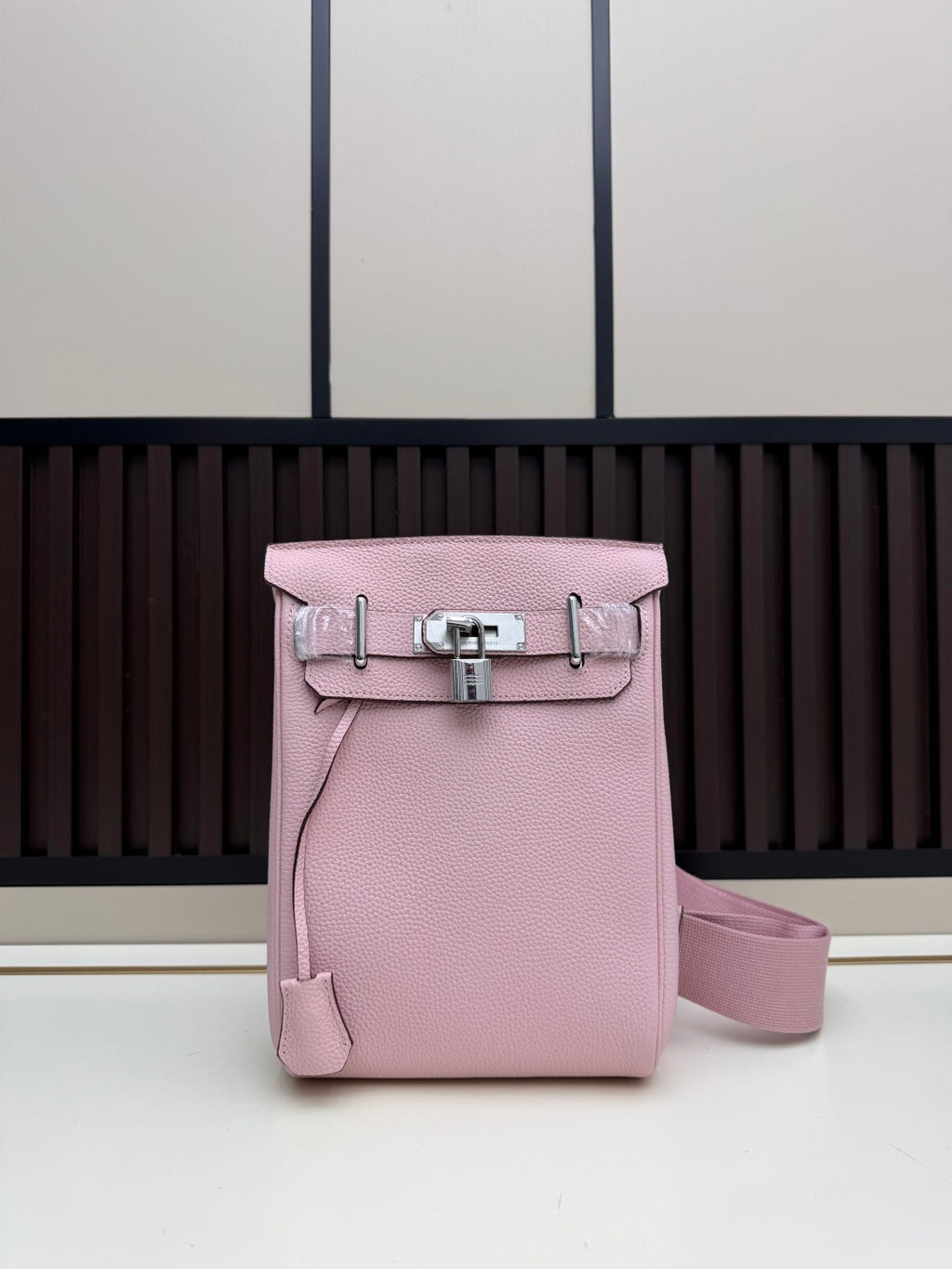 B1P36H46 Popular leather bag