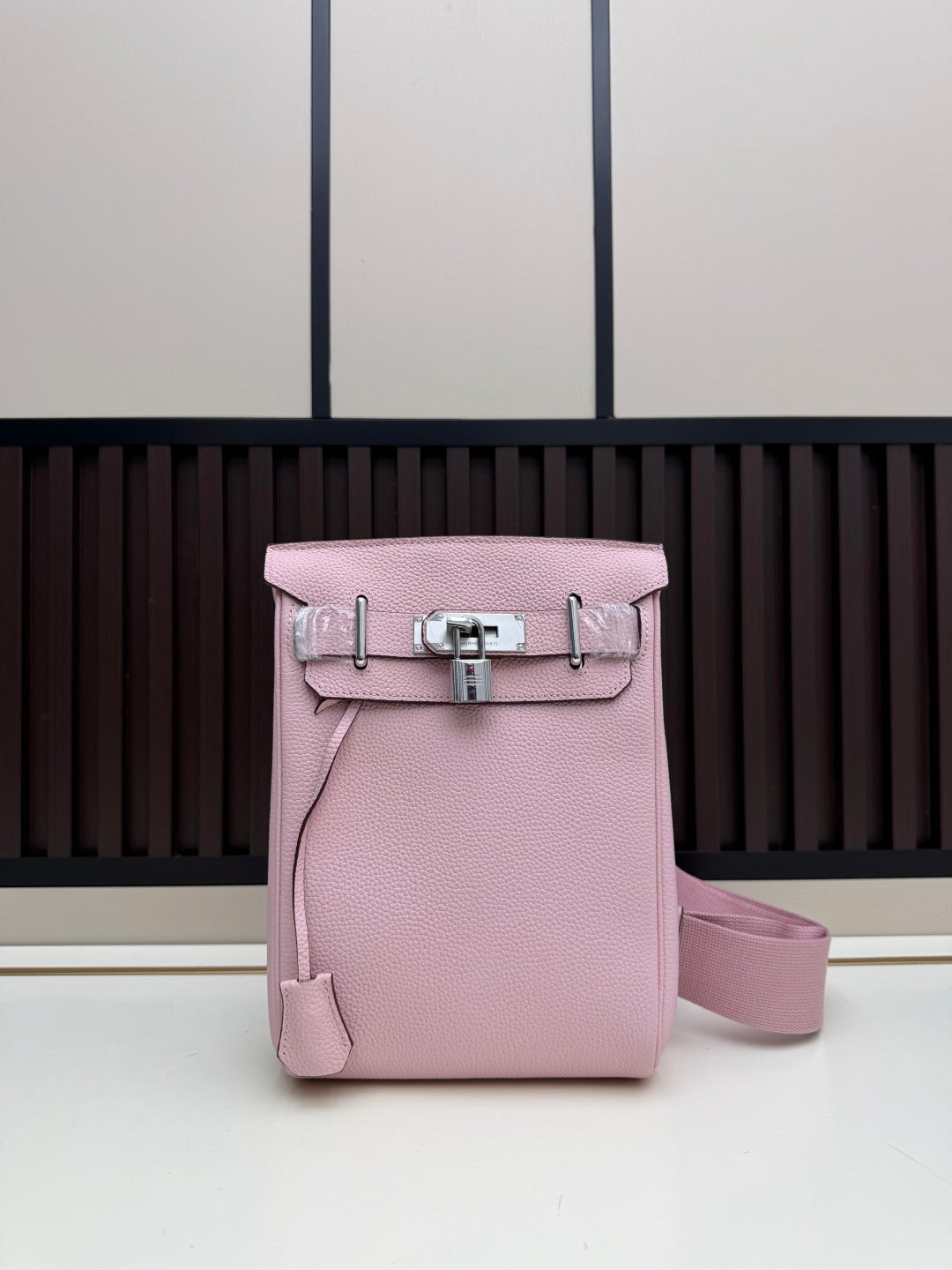 B1P36H46 Popular leather bag