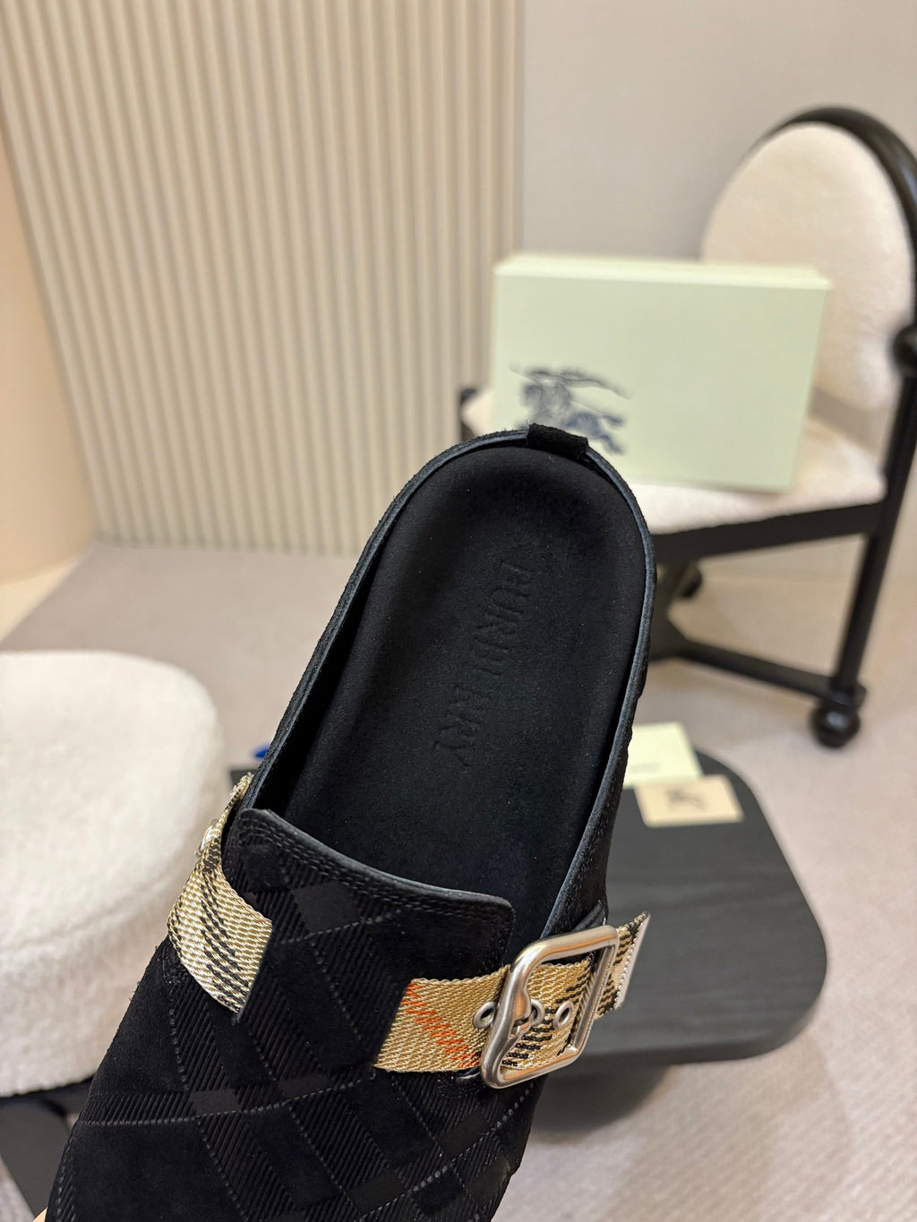 Z2N85R11 Popular high-quality shoes