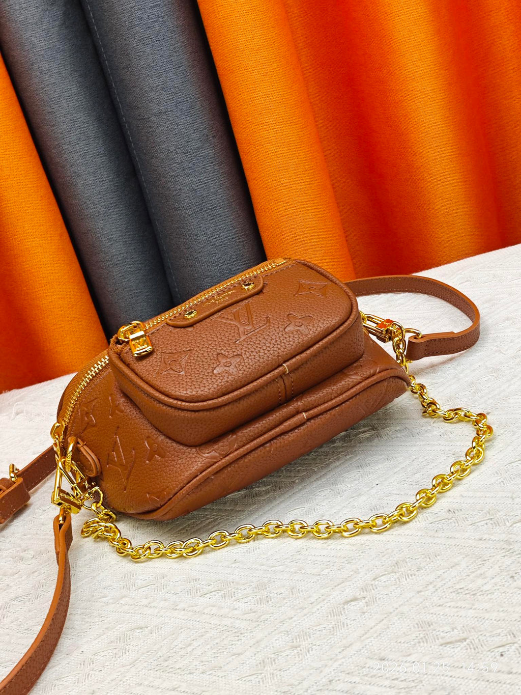 B1P46E75 Popular leather bag