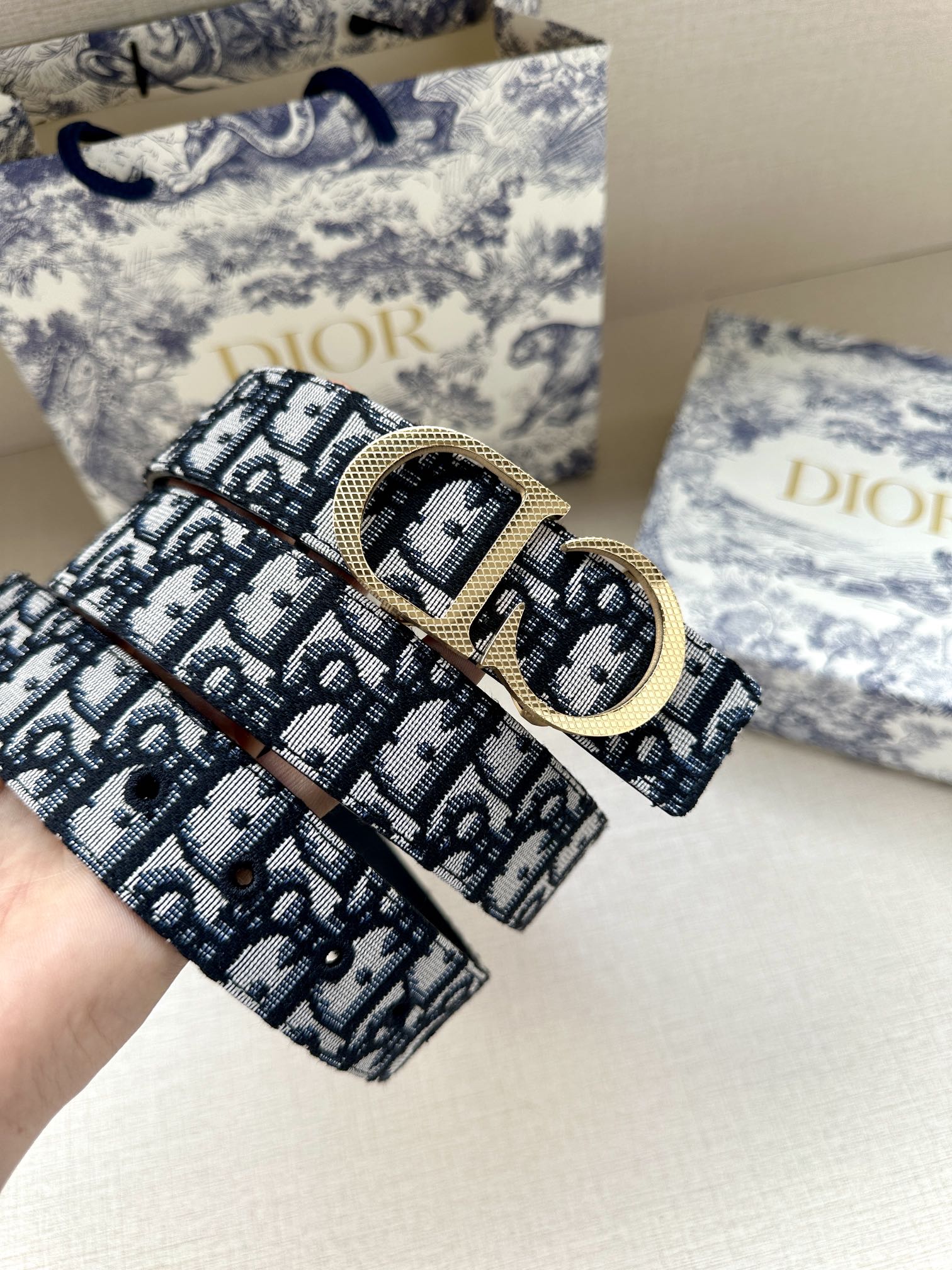 P1R55D197 Popular   High quality belt With full package