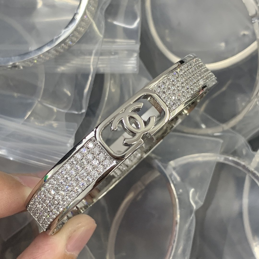 X1X54C63K  Popular Bracelets
