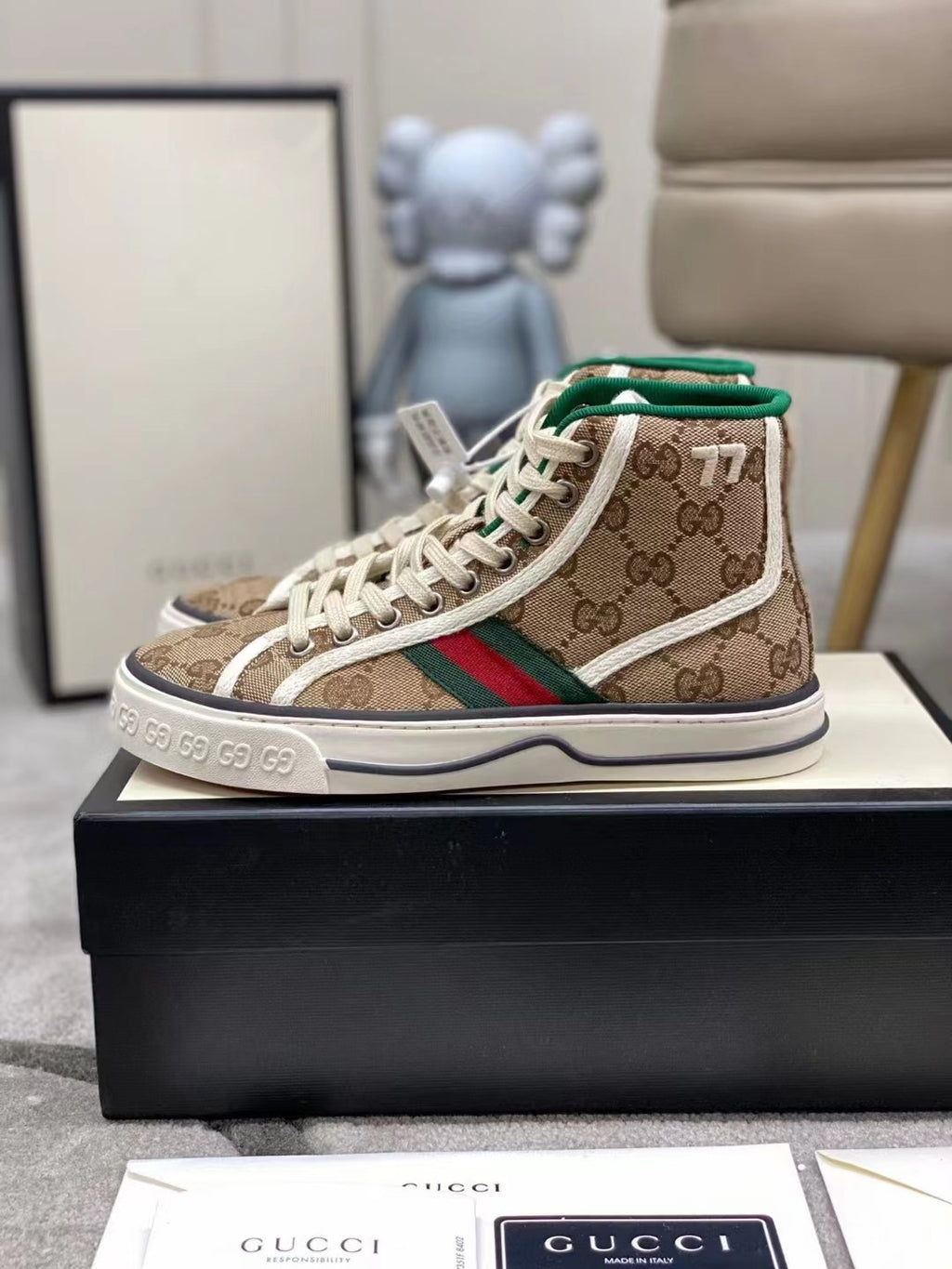Z2YB47 Popular shoes