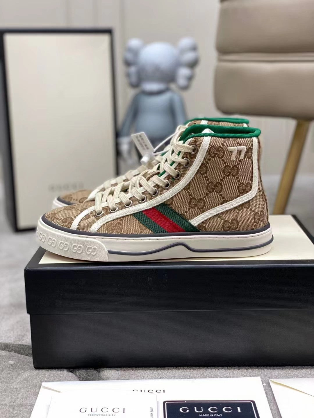 Z2YB47 Popular shoes