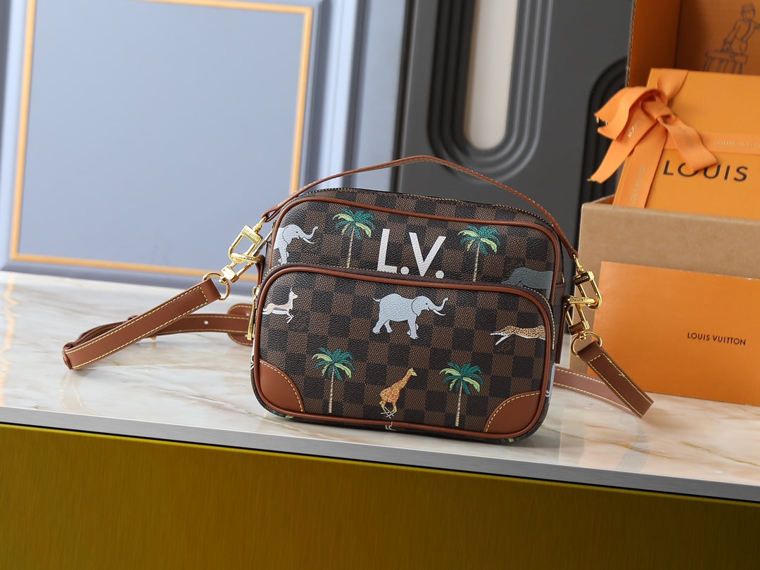 B1P46E109 Popular leather bag
